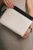 Peluş Clutch Çanta, Beyaz, 26 × 33 Cm - 1