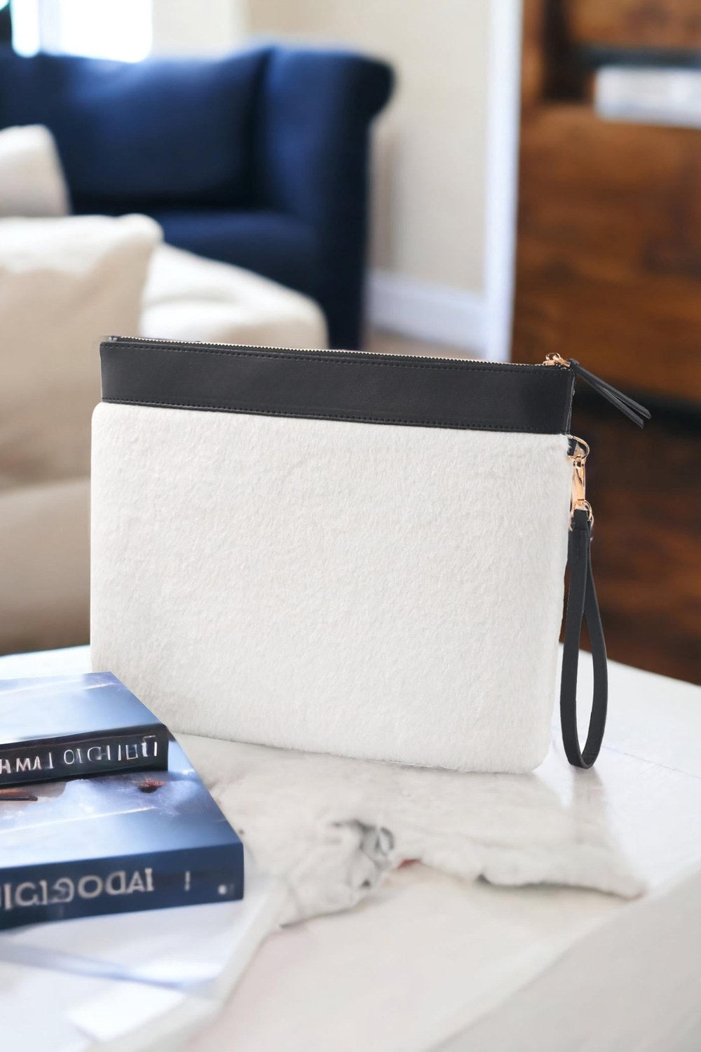 Peluş Clutch Çanta, Beyaz, 26 × 33 Cm - 2