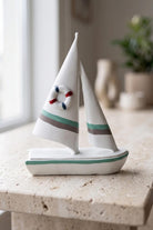 Marin Çift Yelkenli Kırmızı Mavi Can Simitli Biblo, 24 Cm - 0