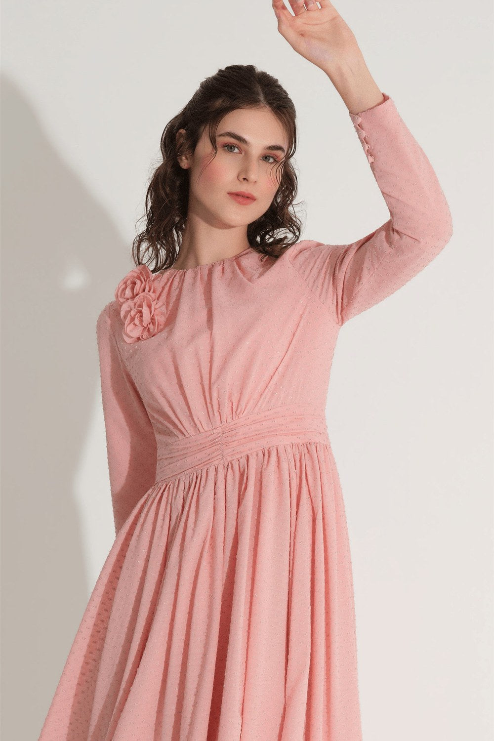 Çiçek Aksesuarlı Simli Elbise - Pembe - 1