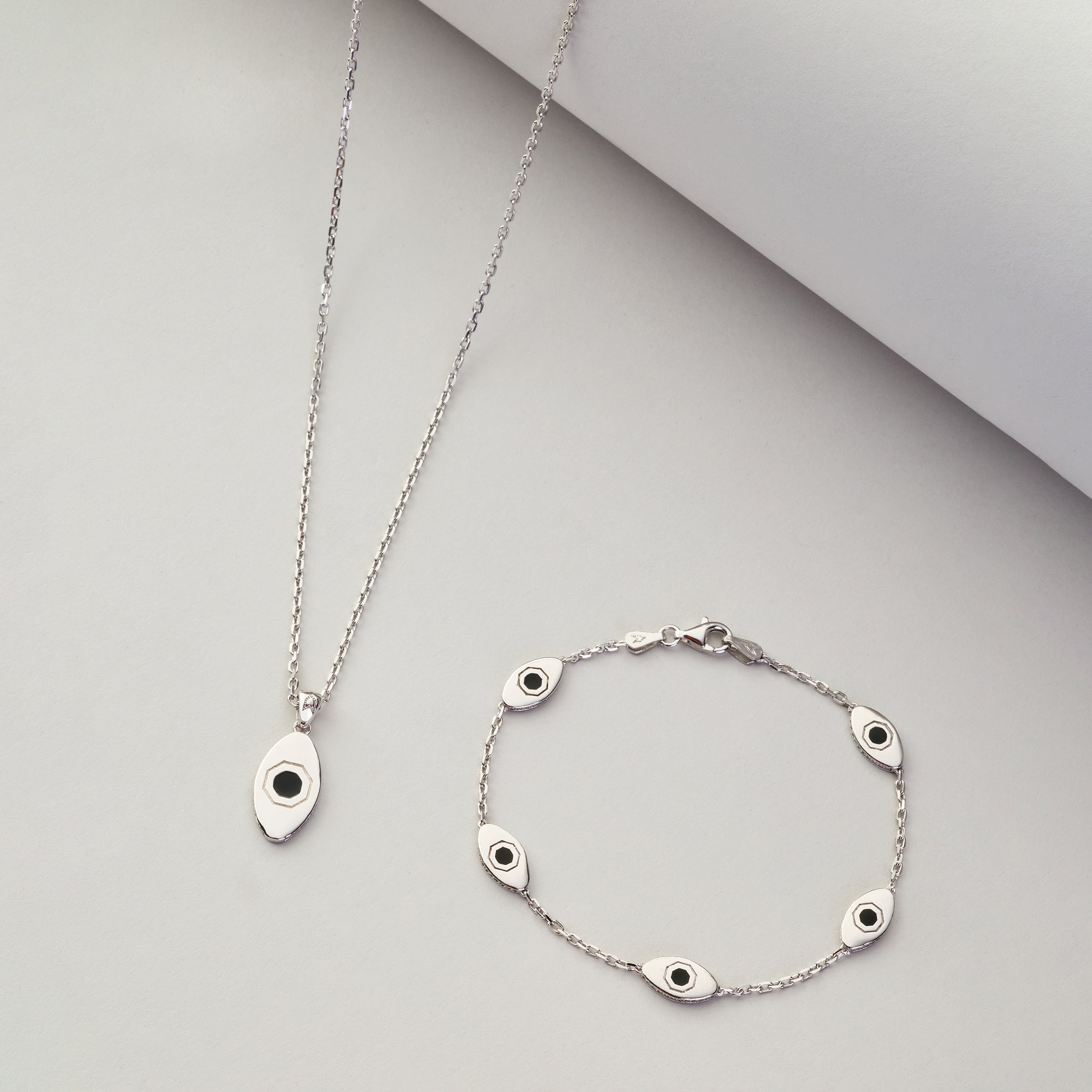 Black Eye Necklace In Silver