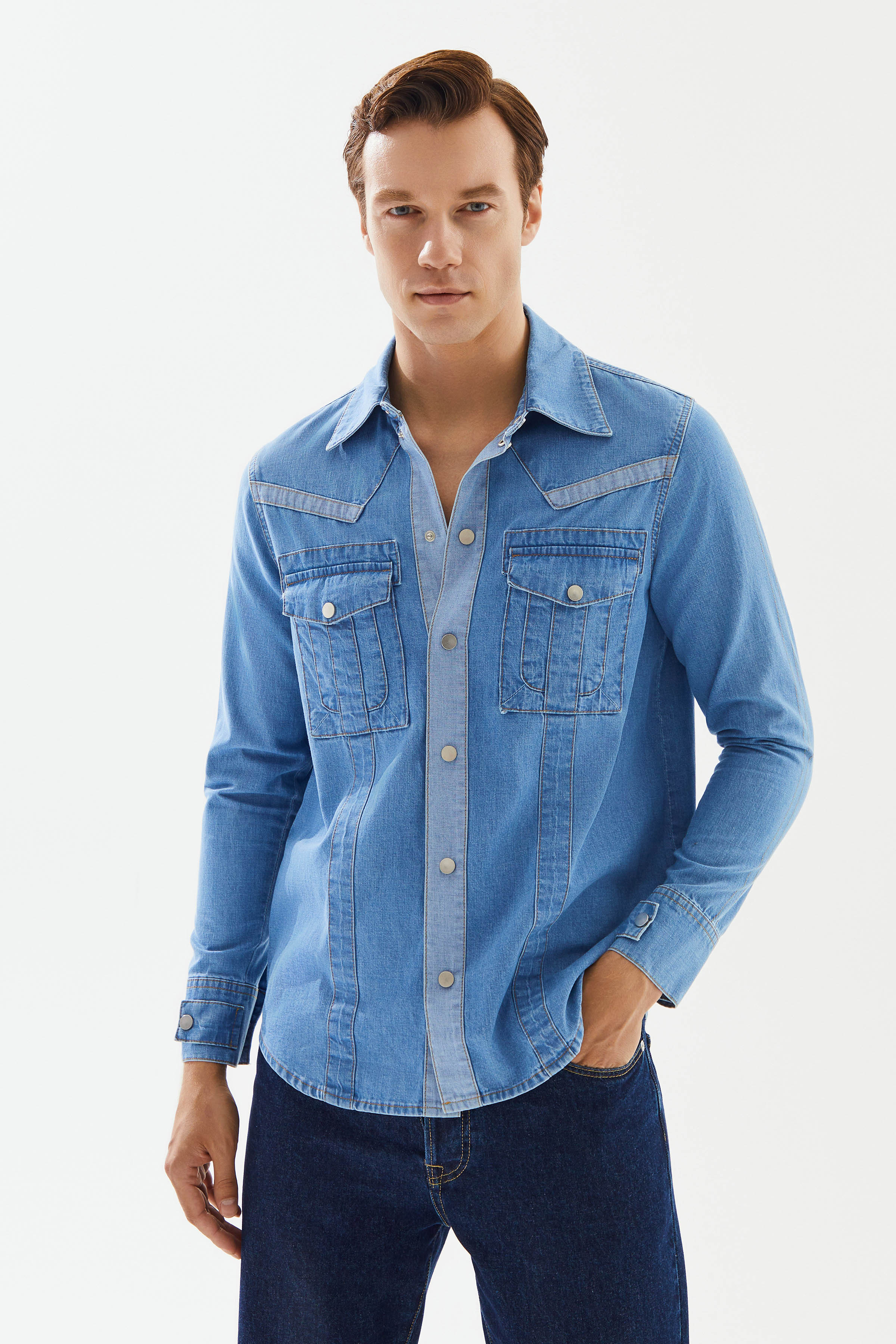 2be4A-Erkek Açık Mavi Cepli şerit Detaylı Denim Gömlek-2-Milagron.com