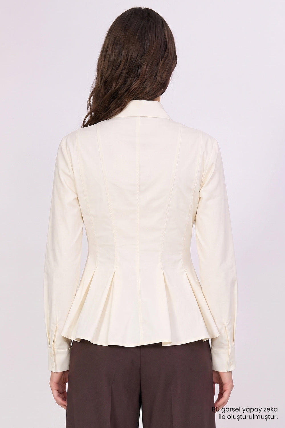 Bele Oturan Pileli Uzun Kollu Slim Fit Ekru Gömlek