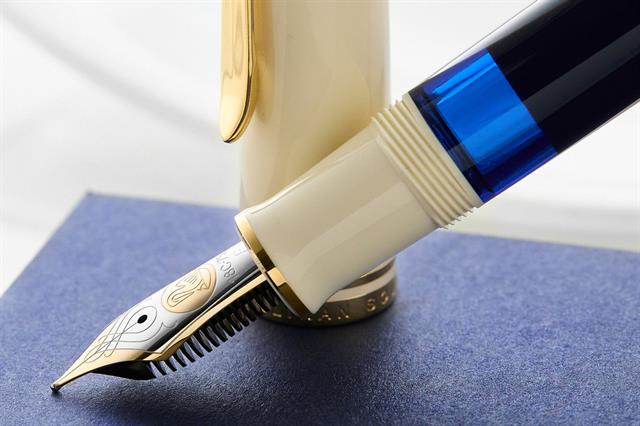Pelikan Souverän Special Edition M800 Dolma Kalem Cream Blue Ef