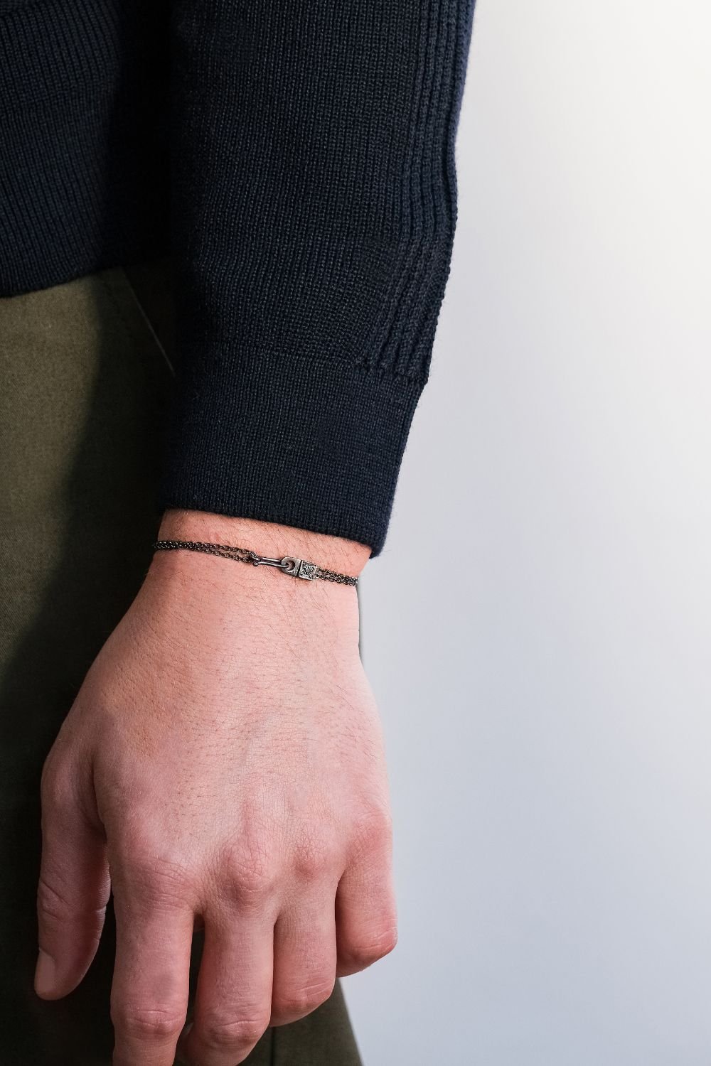 Aleyna Cebeci Jewelry-Arm In Arm Bileklik, Siyah Rodyum Kaplama Gümüş, Siyah Pırlanta-Bileklik-2-Milagron.com