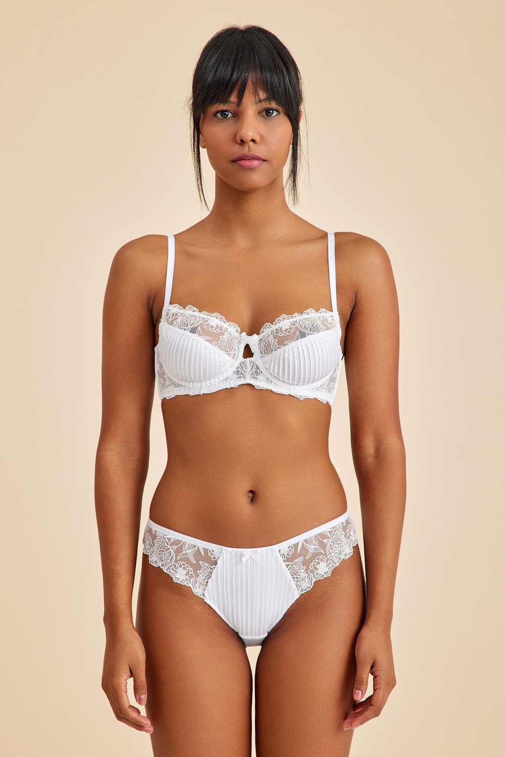 Amarelle-Paris Ekru Balenli Dantelli Dolgusuz Toparlayıcı Balkonet Sütyen-Top-2-Milagron.com