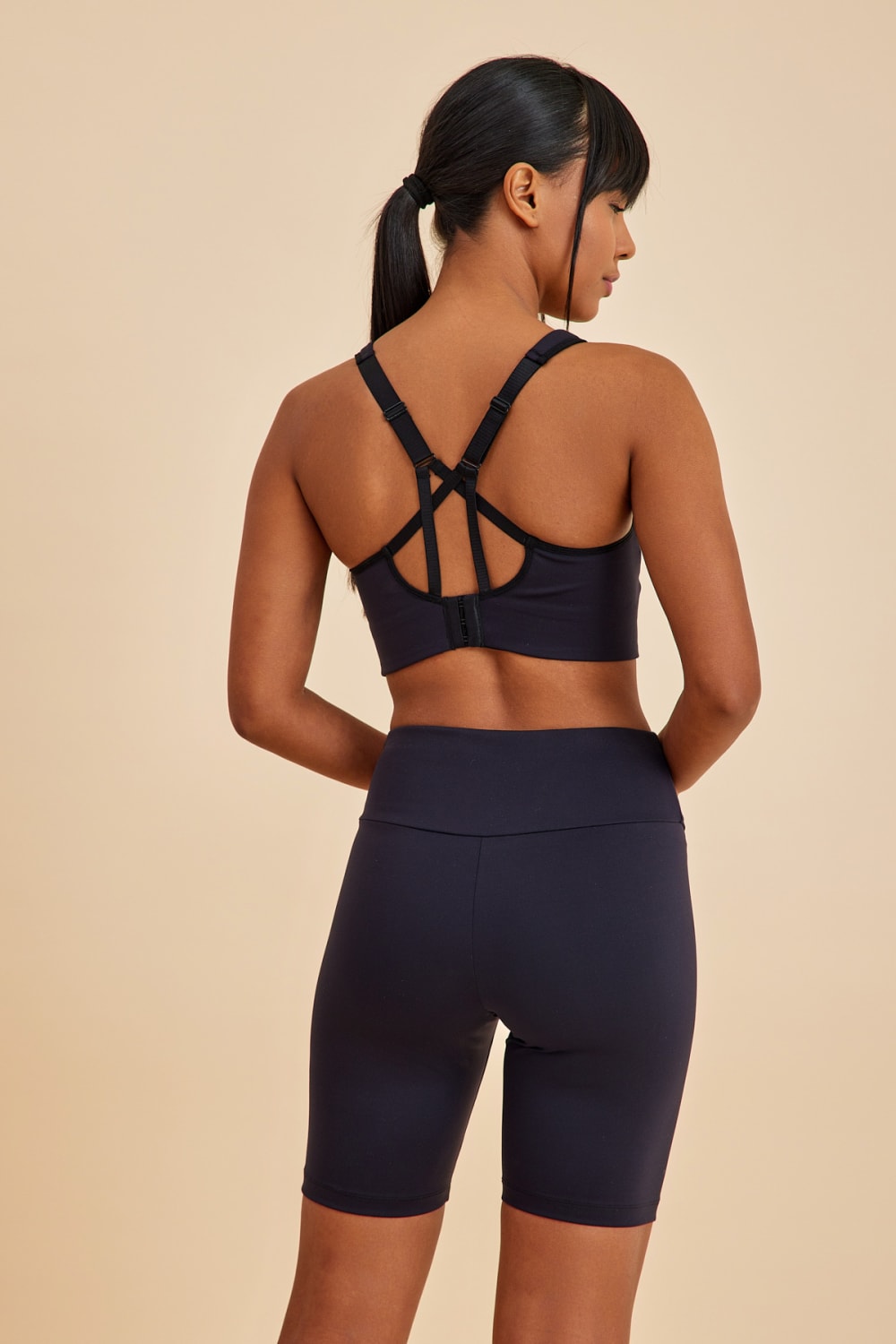 Amarelle-Sportive Siyah Light Touch Kısa Toparlayıcı Spor Taytı-Activewear-3-Milagron.com