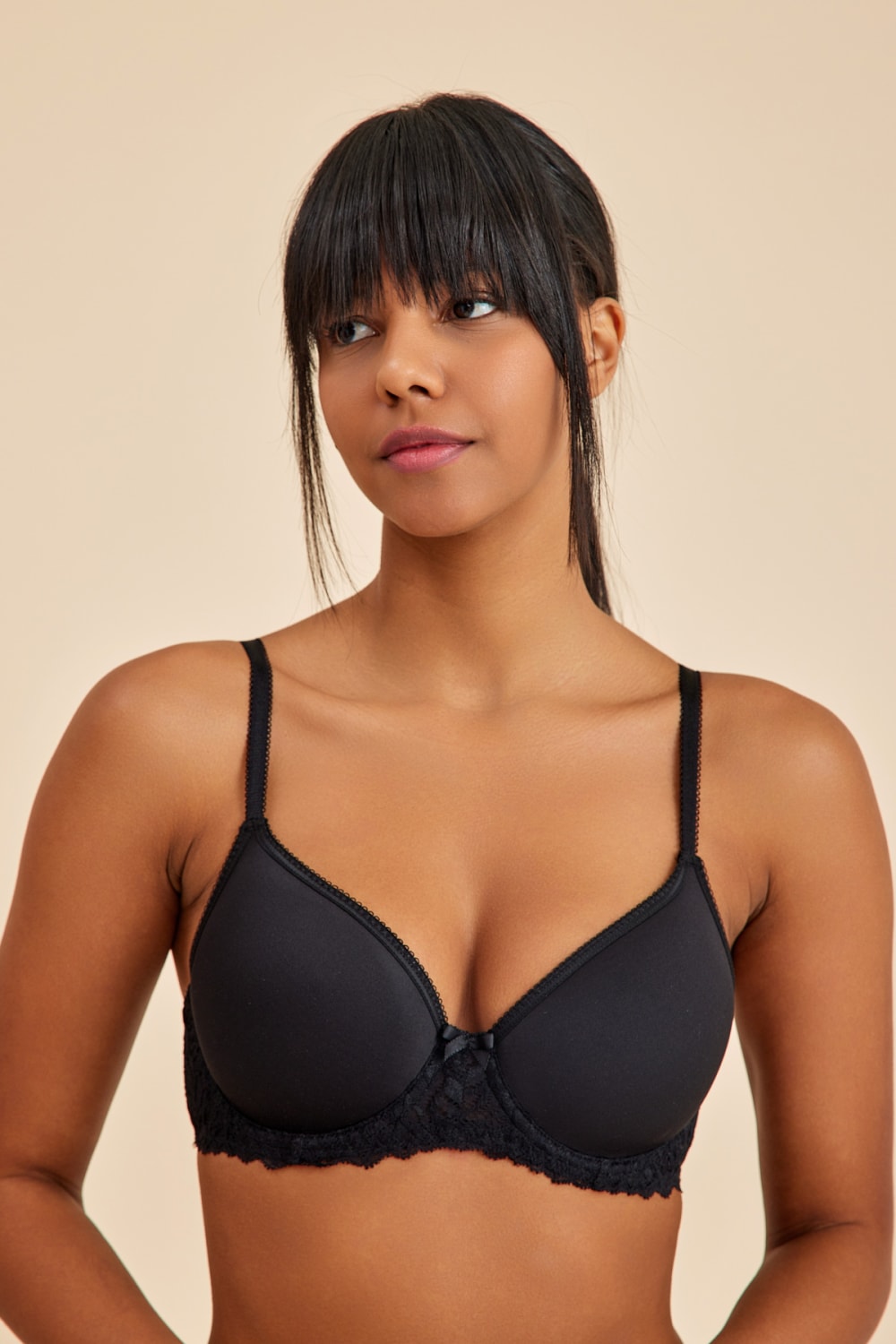 Amarelle-Victoria Siyah Balenli Dantelli Dolgusuz Toparlayıcı Balkonet Sütyen-Top-1-Milagron.com