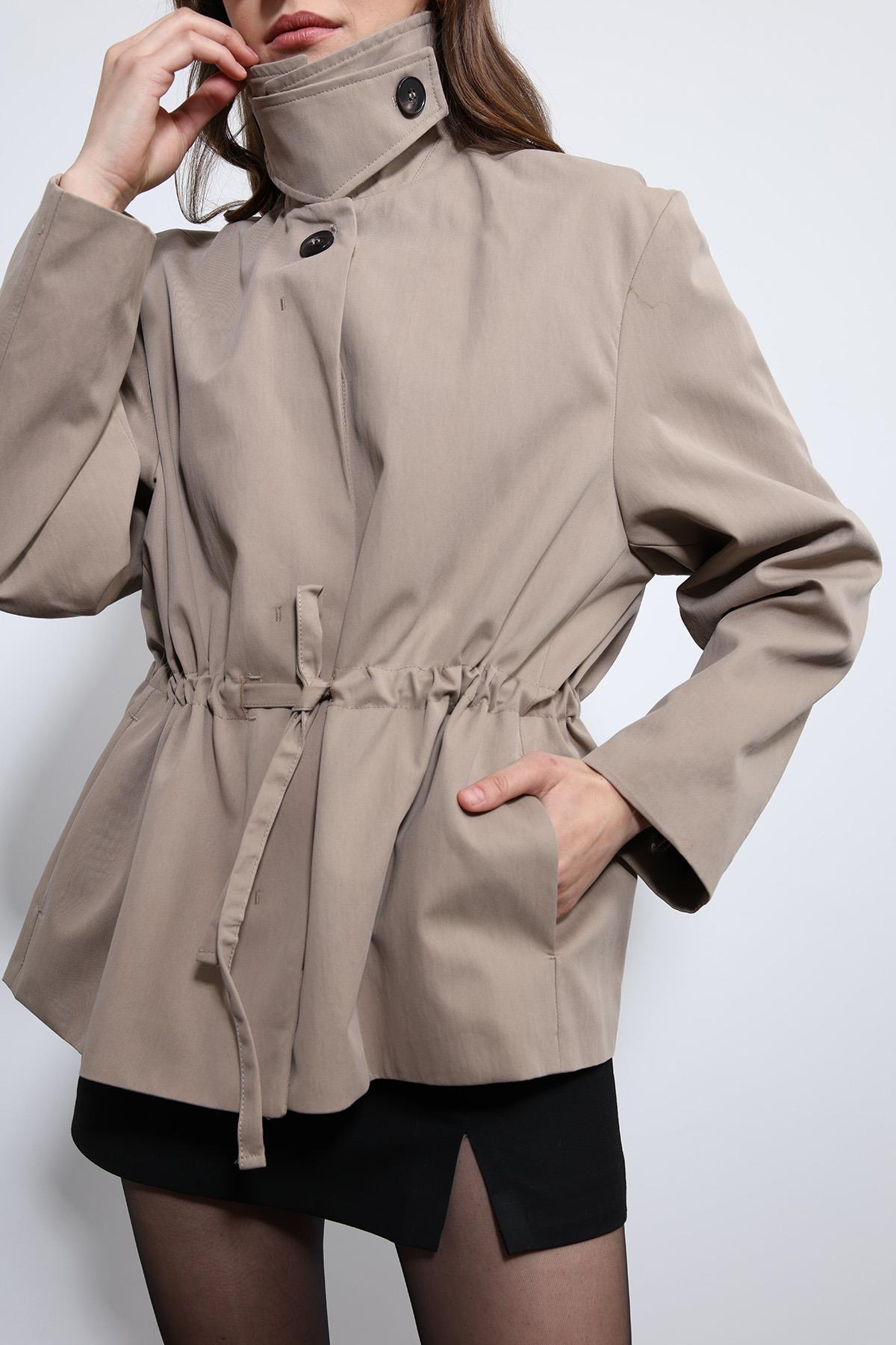 Antioch-Bej Ayarlanabilir Bele Sahip Kısa Trençkot-Trençkot-5-Milagron.com