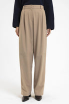Antioch-Bej Kadın Yüksek Bel Pens Detaylı Straight Fit Pantolon-Kumaş Pantolon-2-Milagron.com