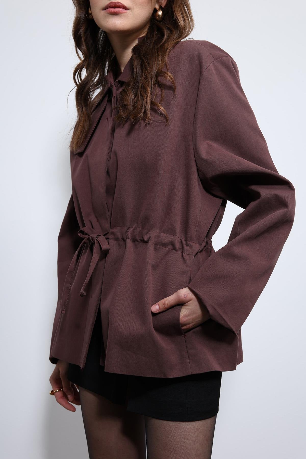 Antioch-Bordo Ayarlanabilir Bele Sahip Kısa Trençkot-Trençkot-9-Milagron.com