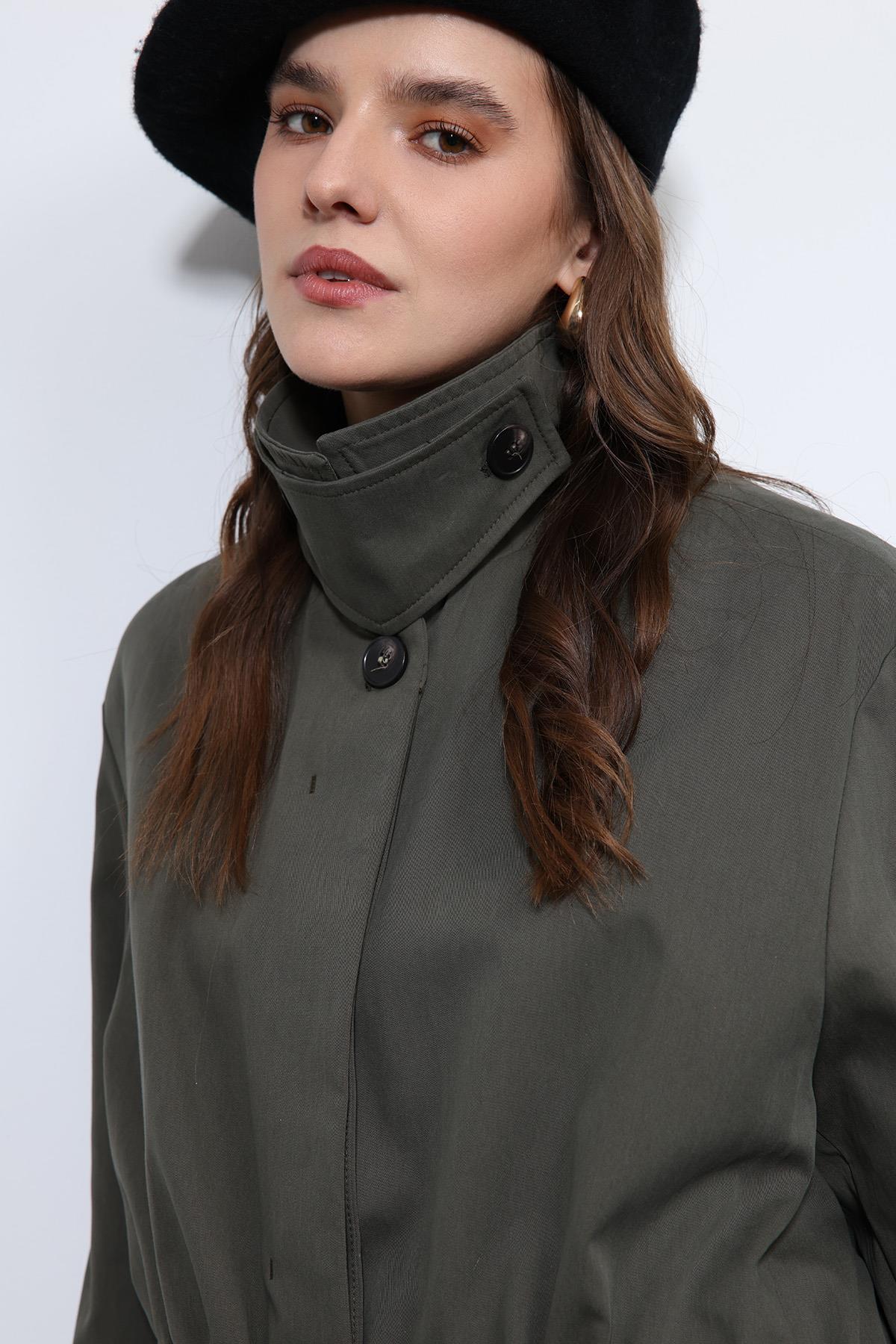 Antioch-Haki Ayarlanabilir Bele Sahip Kısa Trençkot-Trençkot-9-Milagron.com