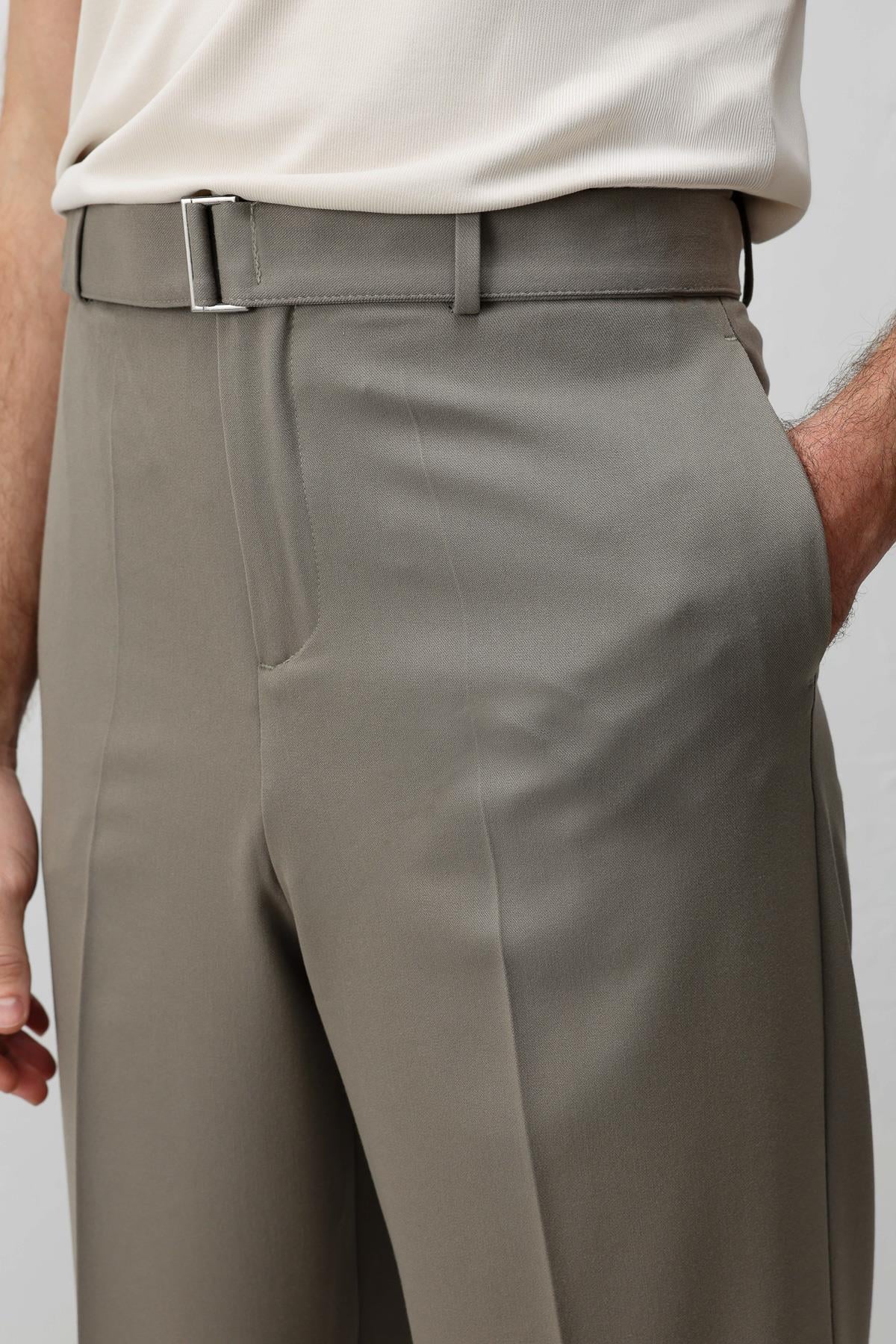 Antioch Haki Relaxed Fit Kemerli Erkek Pantolon