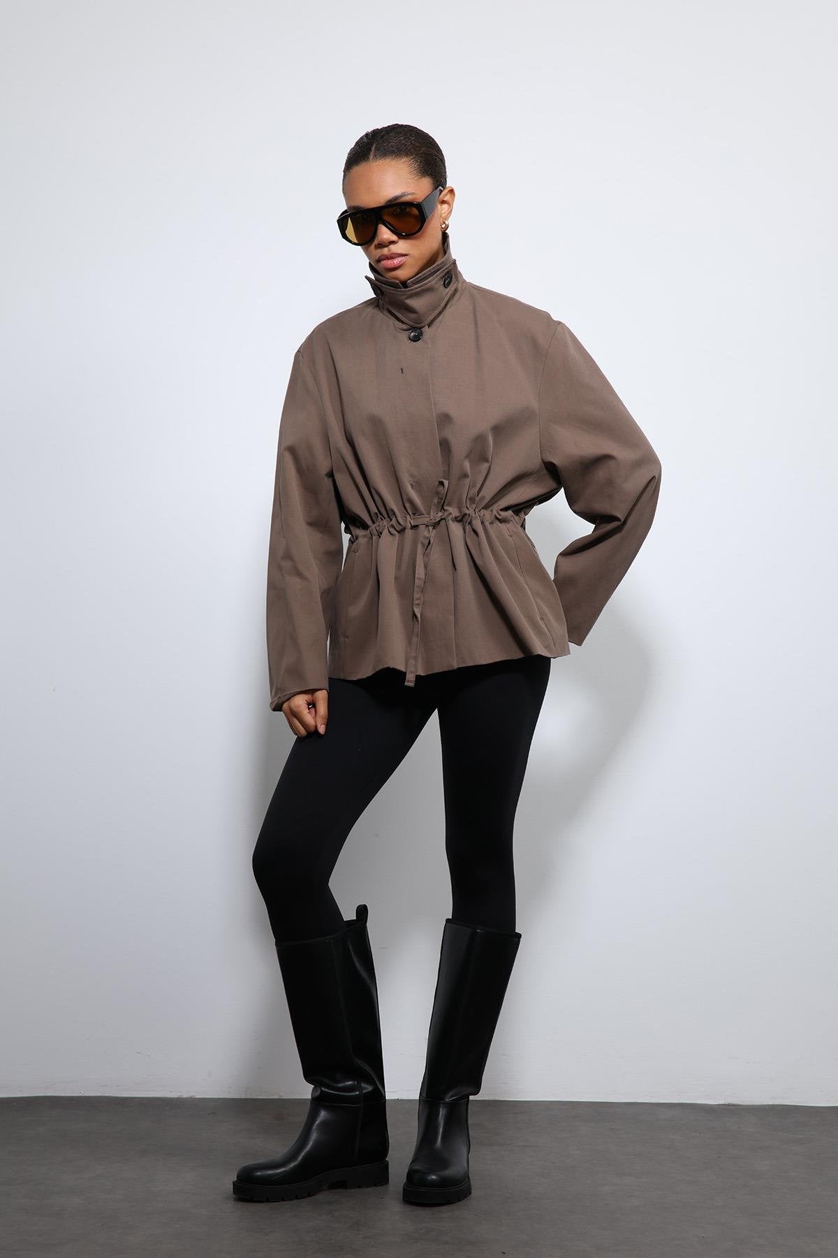 Antioch-Kahve Ayarlanabilir Bele Sahip Kısa Trençkot-Trençkot-1-Milagron.com