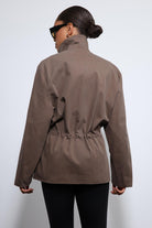 Antioch-Kahve Ayarlanabilir Bele Sahip Kısa Trençkot-Trençkot-4-Milagron.com