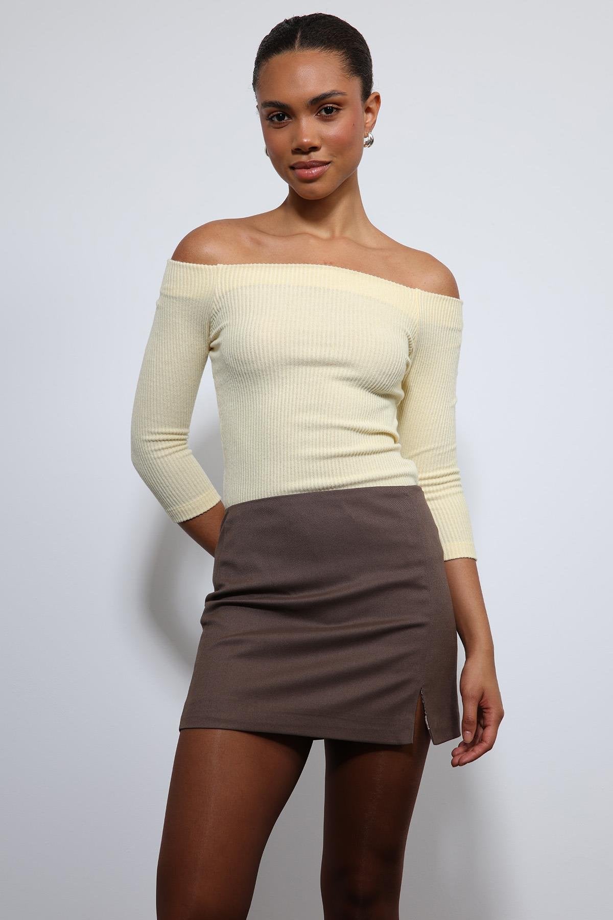 Antioch-Sarı Açık Omuz Detaylı Top-Top-3-Milagron.com