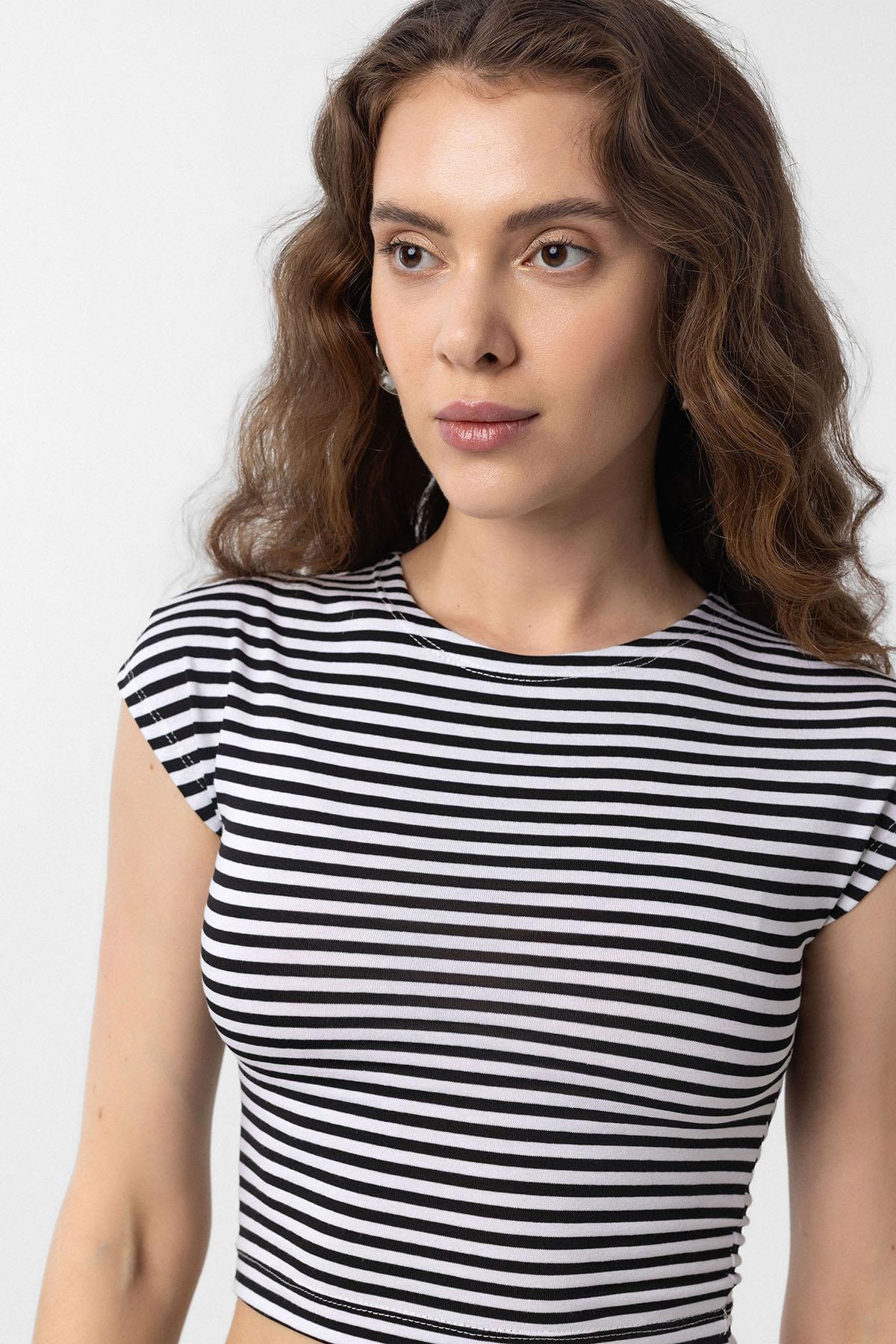 Antioch Siyah Crop Fit Çizgili Kadın T-Shirt