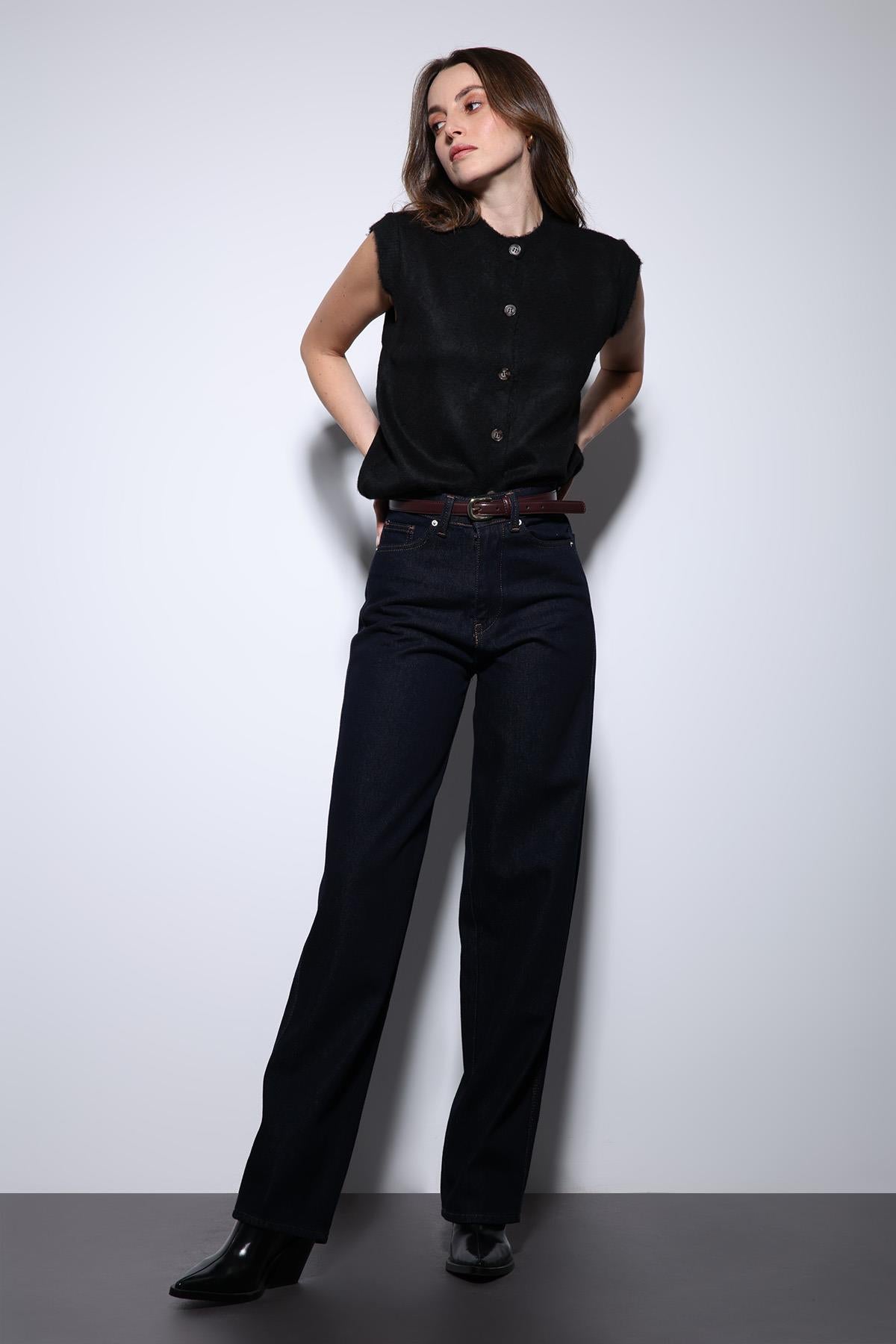 Antioch-Siyah Dokulu Kadın Triko Yelek-Yelek-1-Milagron.com