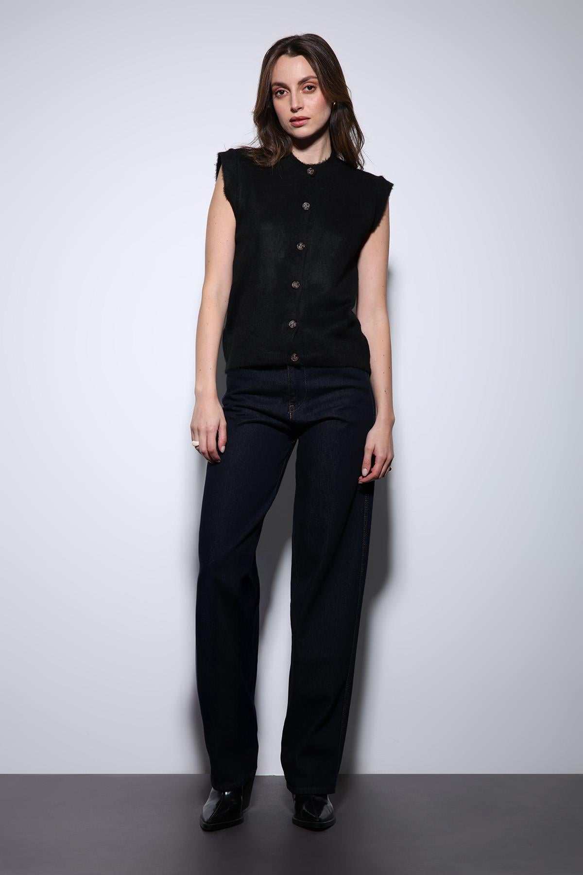 Antioch-Siyah Dokulu Kadın Triko Yelek-Yelek-2-Milagron.com