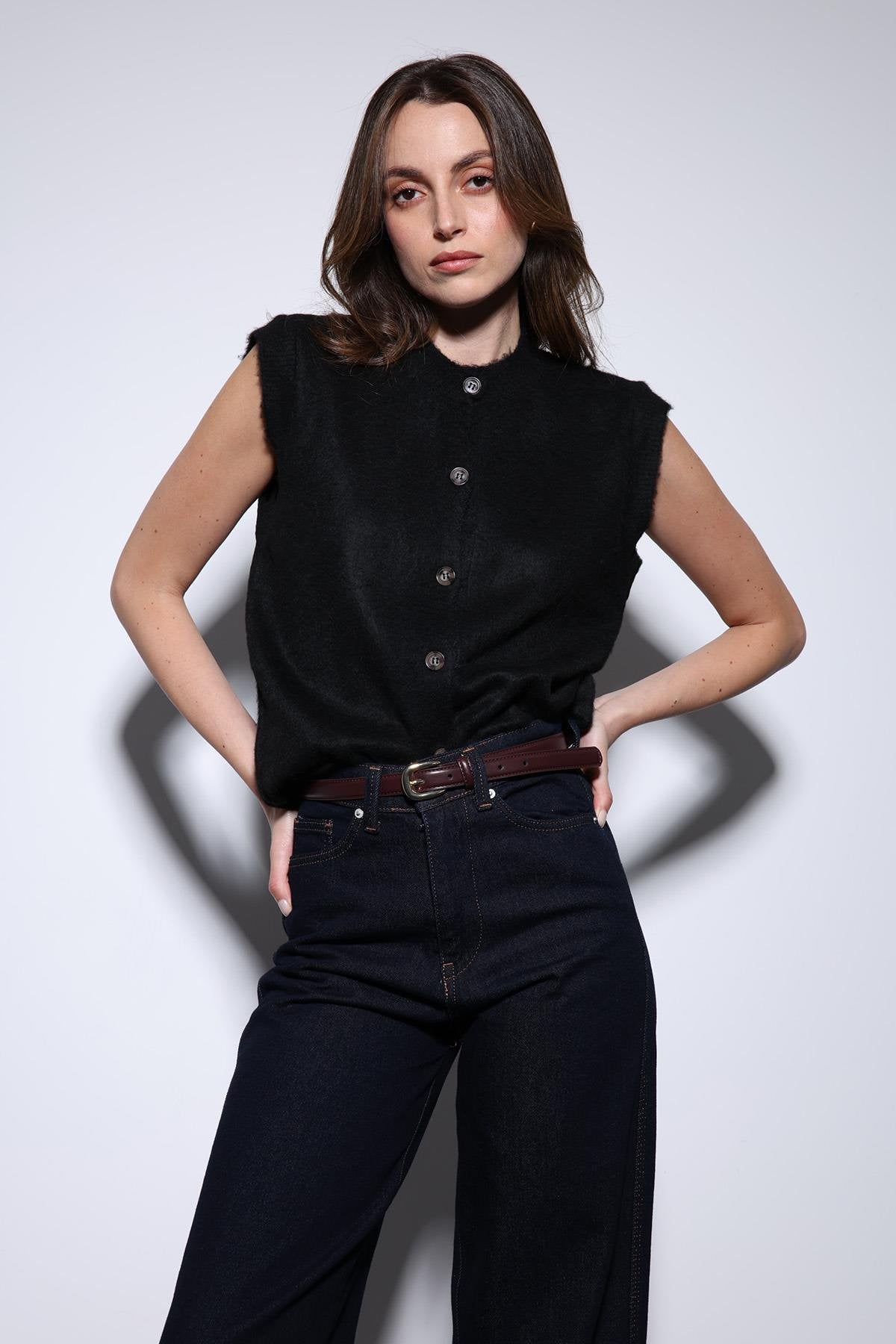 Antioch-Siyah Dokulu Kadın Triko Yelek-Yelek-3-Milagron.com