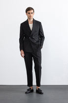 Antioch-Siyah Kruvaze Kapama İtalyan Kesim Yün Karışımlı Çizgili Erkek Teknik Takım-Takım Elbise-1-Milagron.com