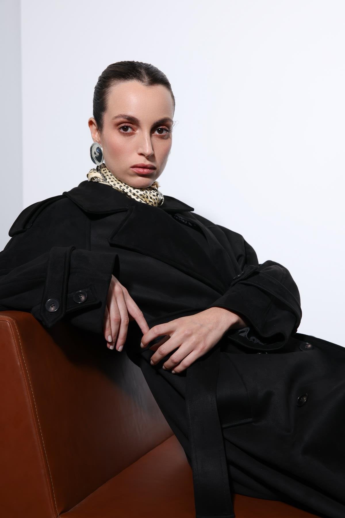 Antioch-Siyah Kruvaze Süet Görünümlü Premium Kadın Trençkot-Trençkot-4-Milagron.com