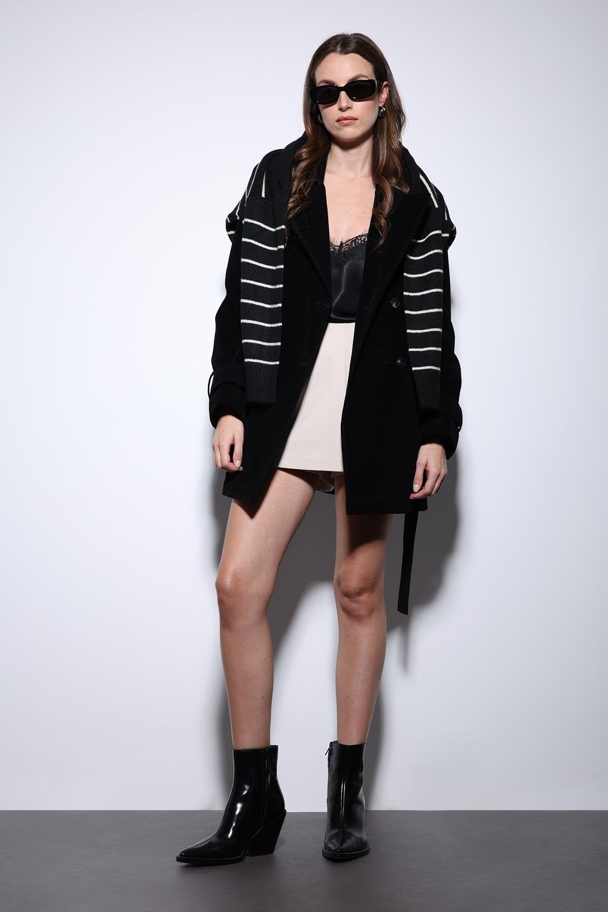 Antioch-Siyah Süet Görünümlü Kadın Trençkot-Trençkot-2-Milagron.com