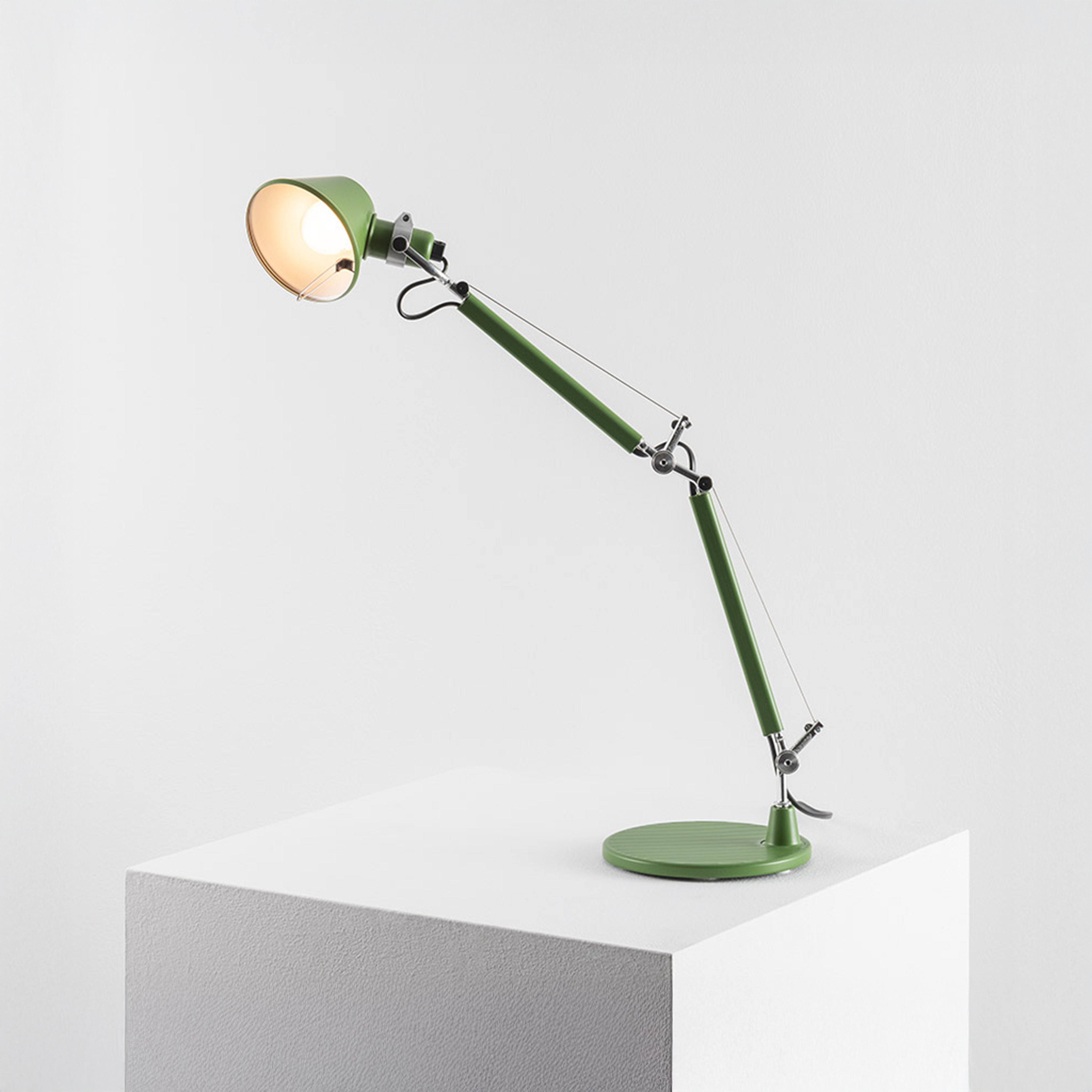 Artemide Tolomeo Micro Yeşil Masaüstü Aydınlatması