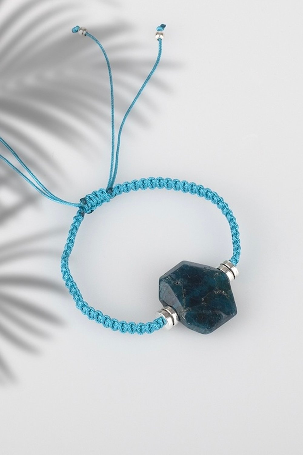 Arven’s World by Aylin Işıklı-Apati̇t Örme Bi̇lekli̇k-Bileklik-1-Milagron.com