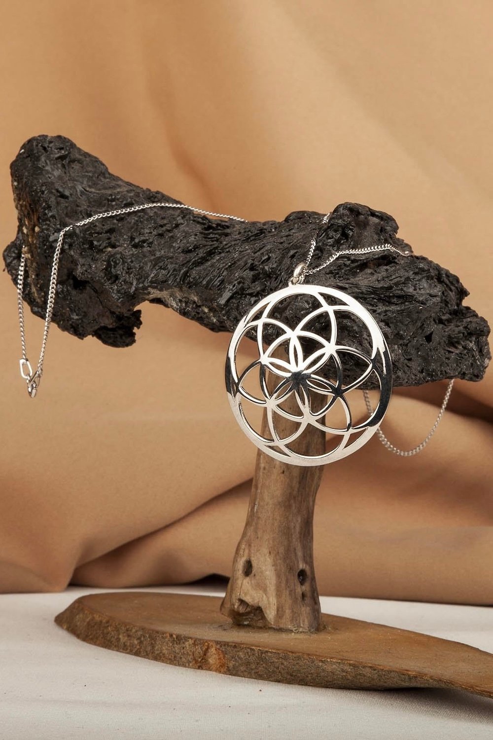 Arven’s World by Aylin Işıklı-Yaşam Tohumu Kolye-Kolye-3-Milagron.com