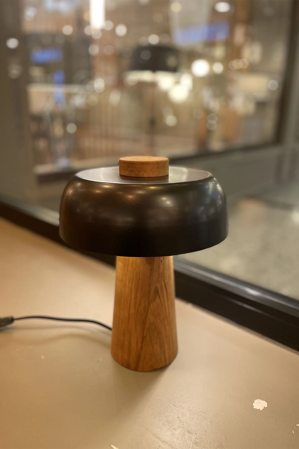 Atolye Store-Ahşap Mantar Masa Lambası Mat Siyah-Masa Lambası-4-Milagron.com