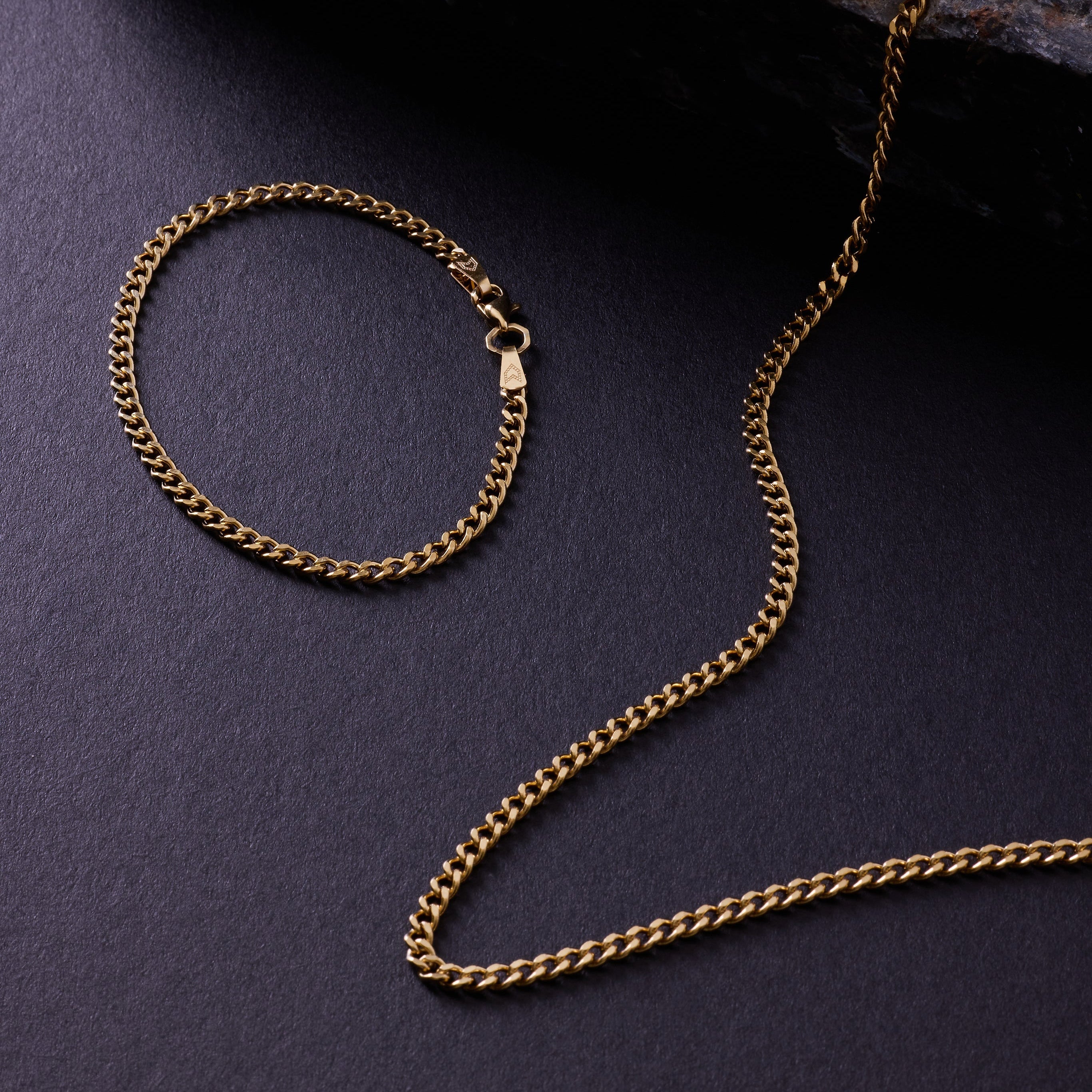 Curb Necklace In Gold