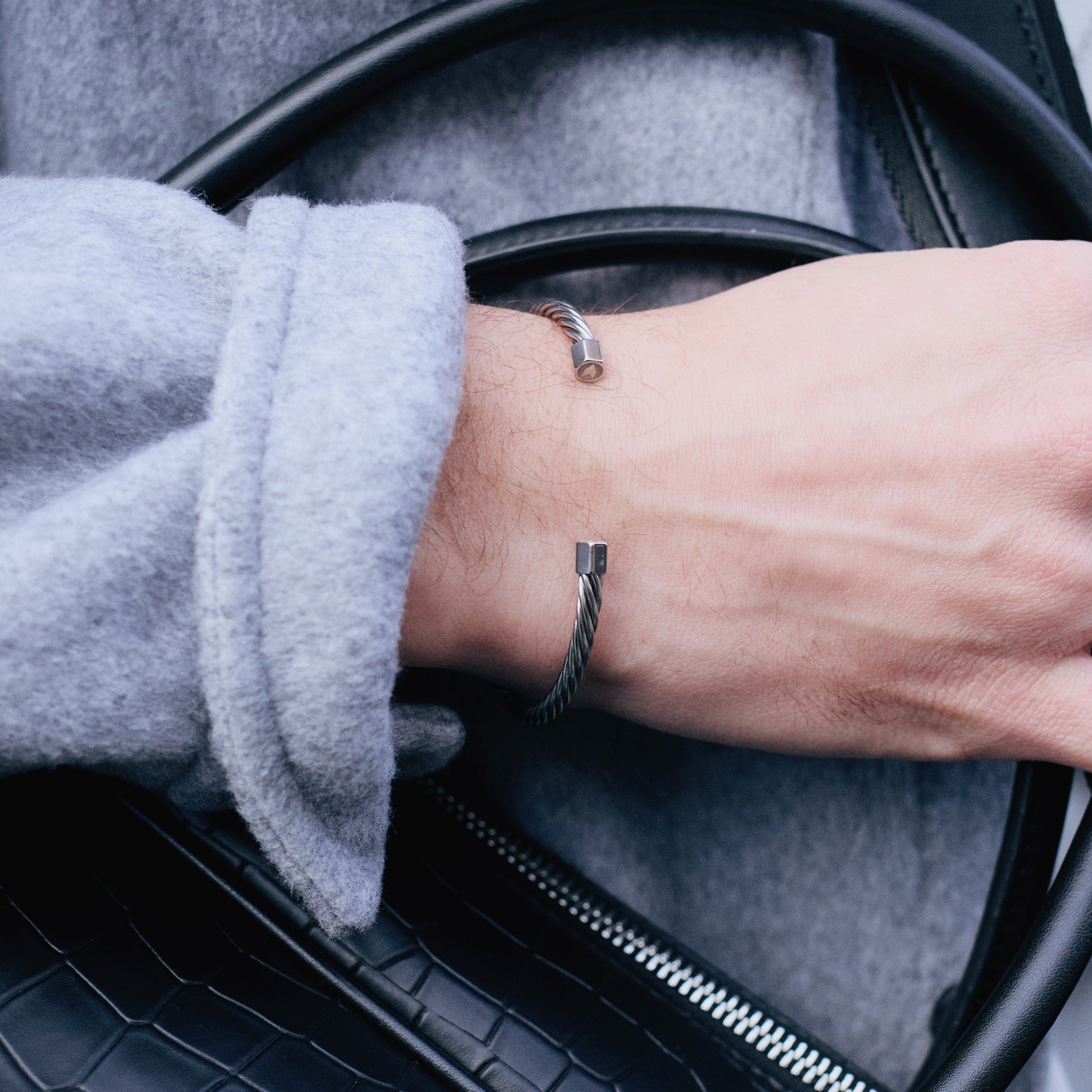 Helical Chain Bangle In Silver