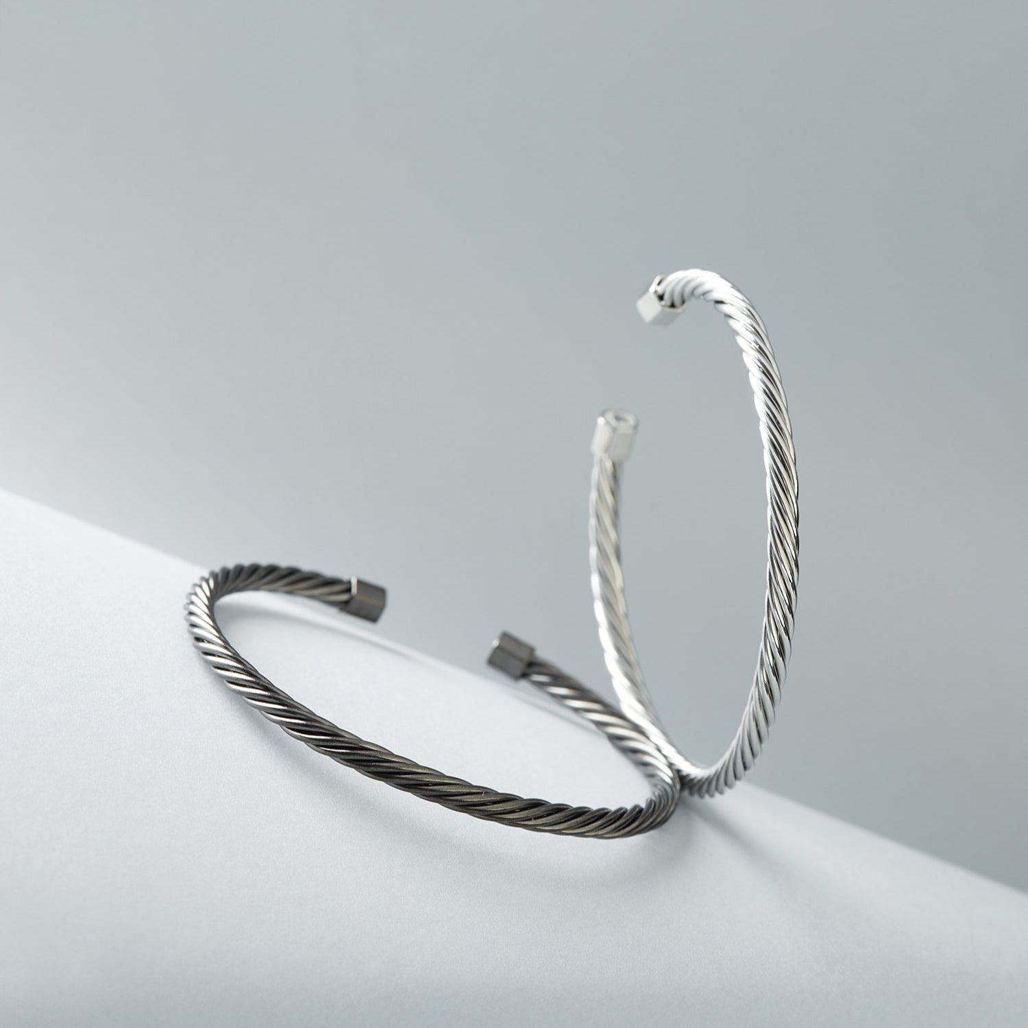 Helical Chain Bangle In Oxide