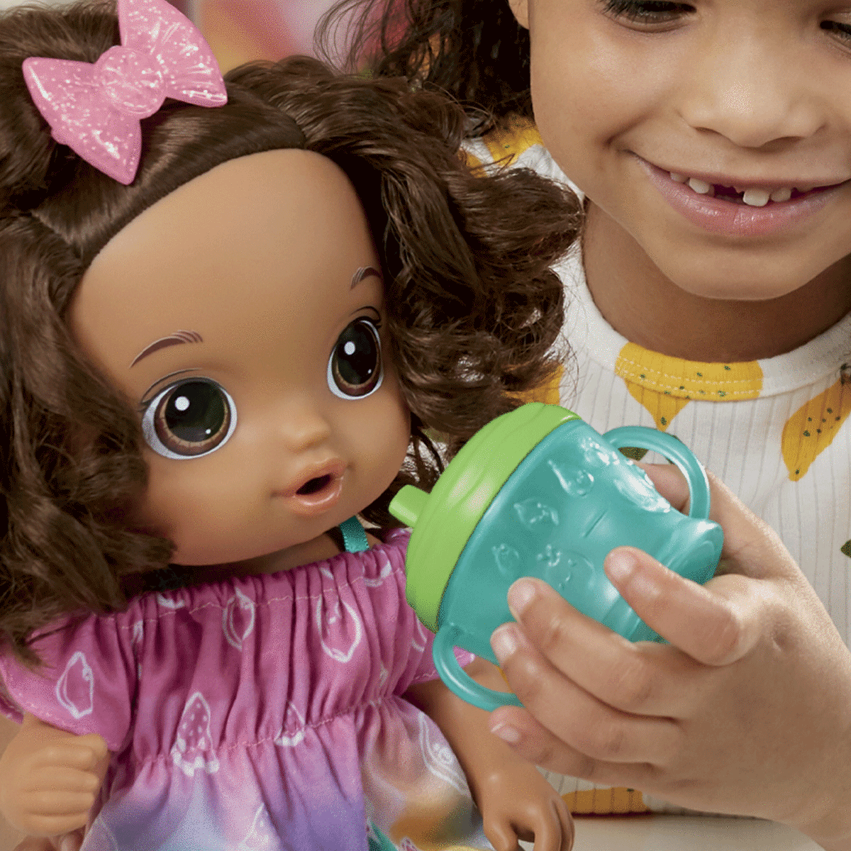 Baby Alive-Baby Alive Bebeğim Ile Eğlenceli Yudumlar Esmer +3 Yaş-Oyuncak Bebek ve Oyun Setleri-4-Milagron.com