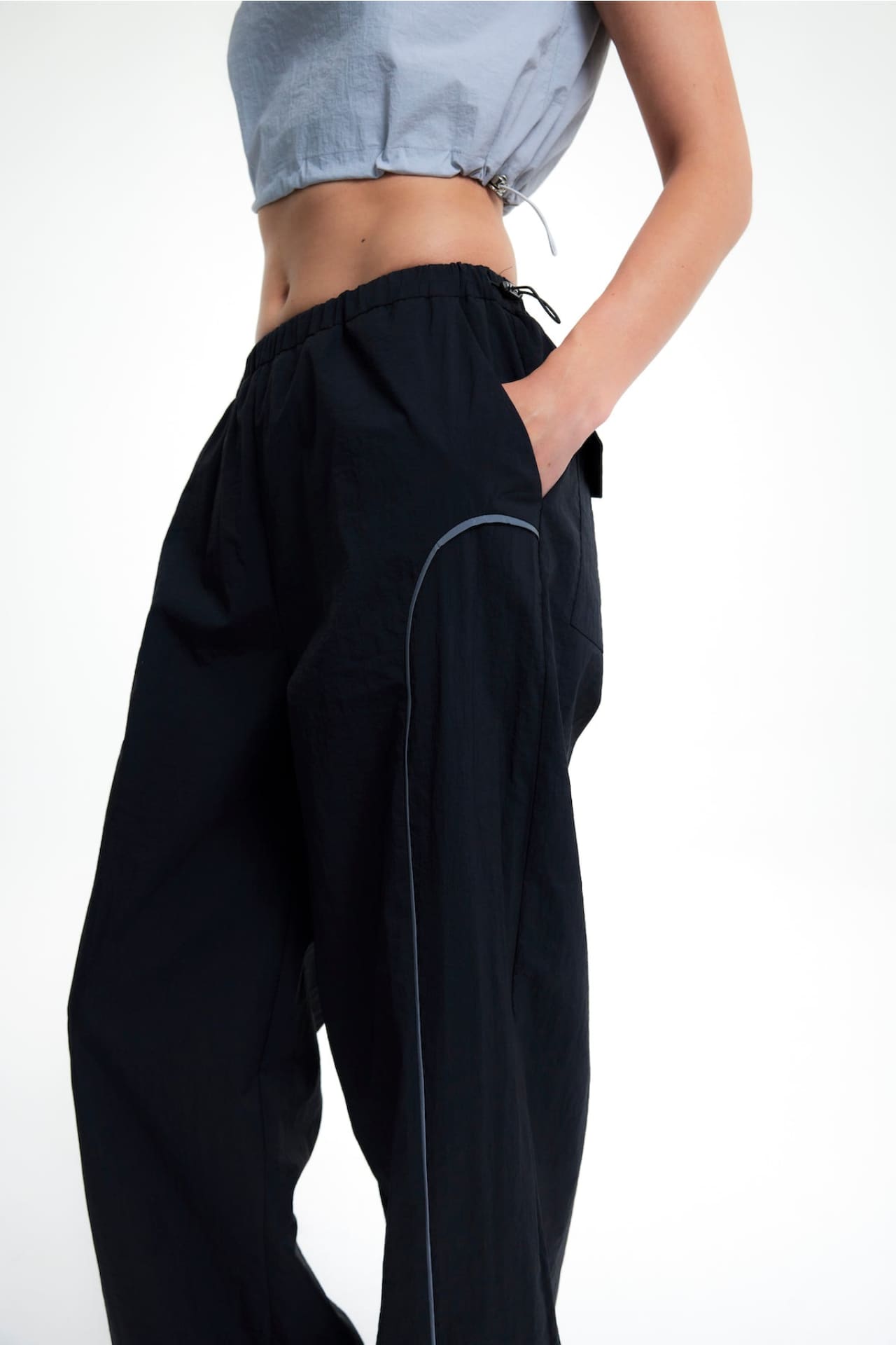 Birdiejay-Morpho Aurora Reflekti̇f Detaylı Paraşüt Pantolon Si̇yah-Pantolon-5-Milagron.com