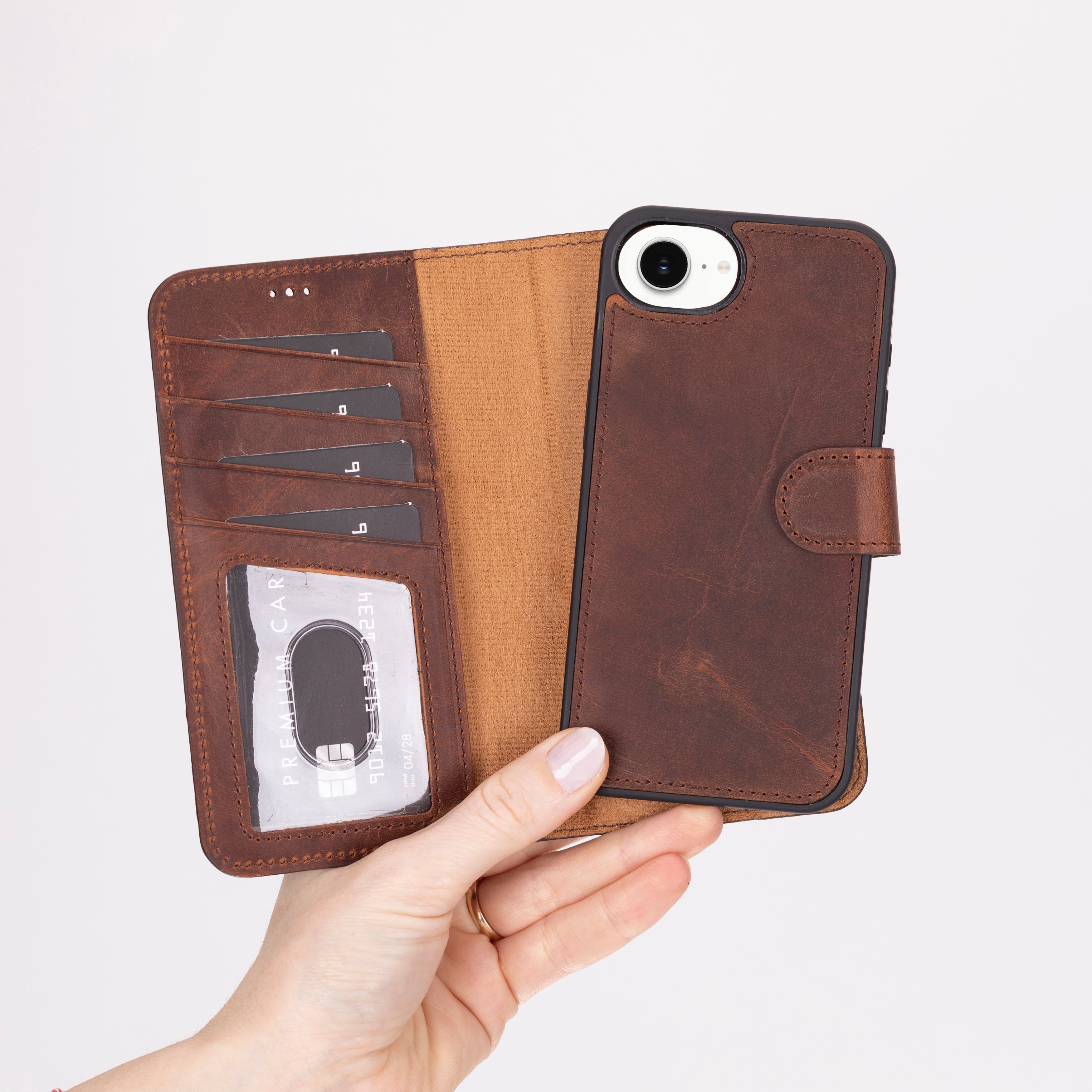 Bloomcase Magic Wallet Saddle Brown Apple Iphone 17E / 16E (6.1") Hakiki Deri Çıkarılabilir Cüzdanlı Telefon Kılıfı