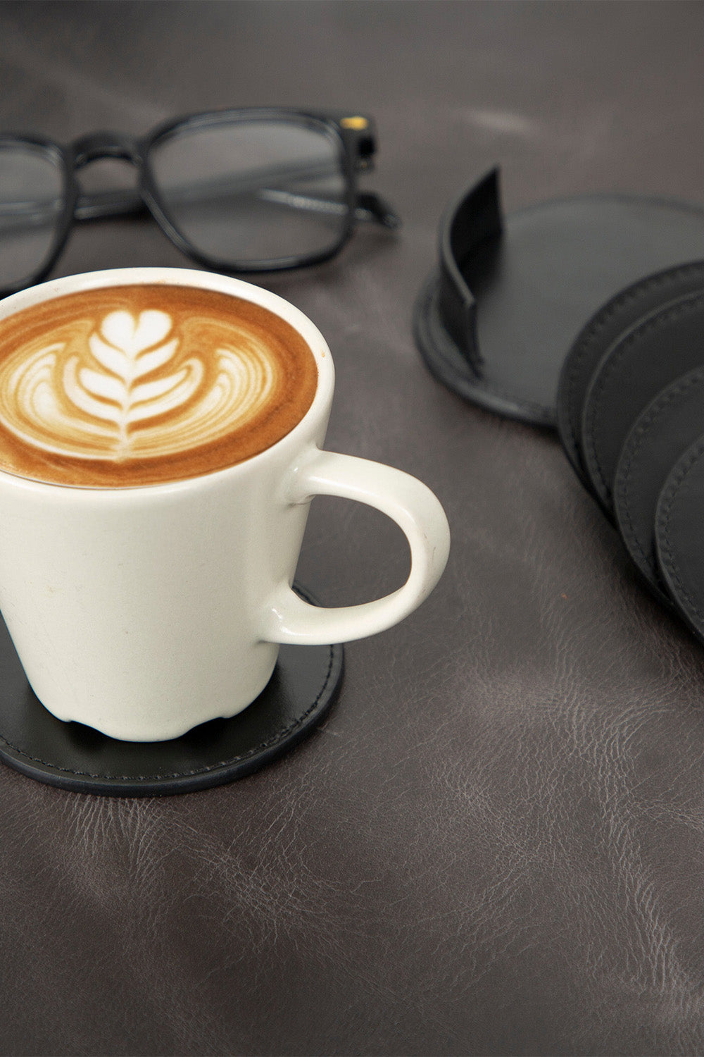 Bloominbag-Divine Cup Siyah Deri Yuvarlak Bardak Altlığı Seti (5'li)-Bardak Altlığı-3-Milagron.com