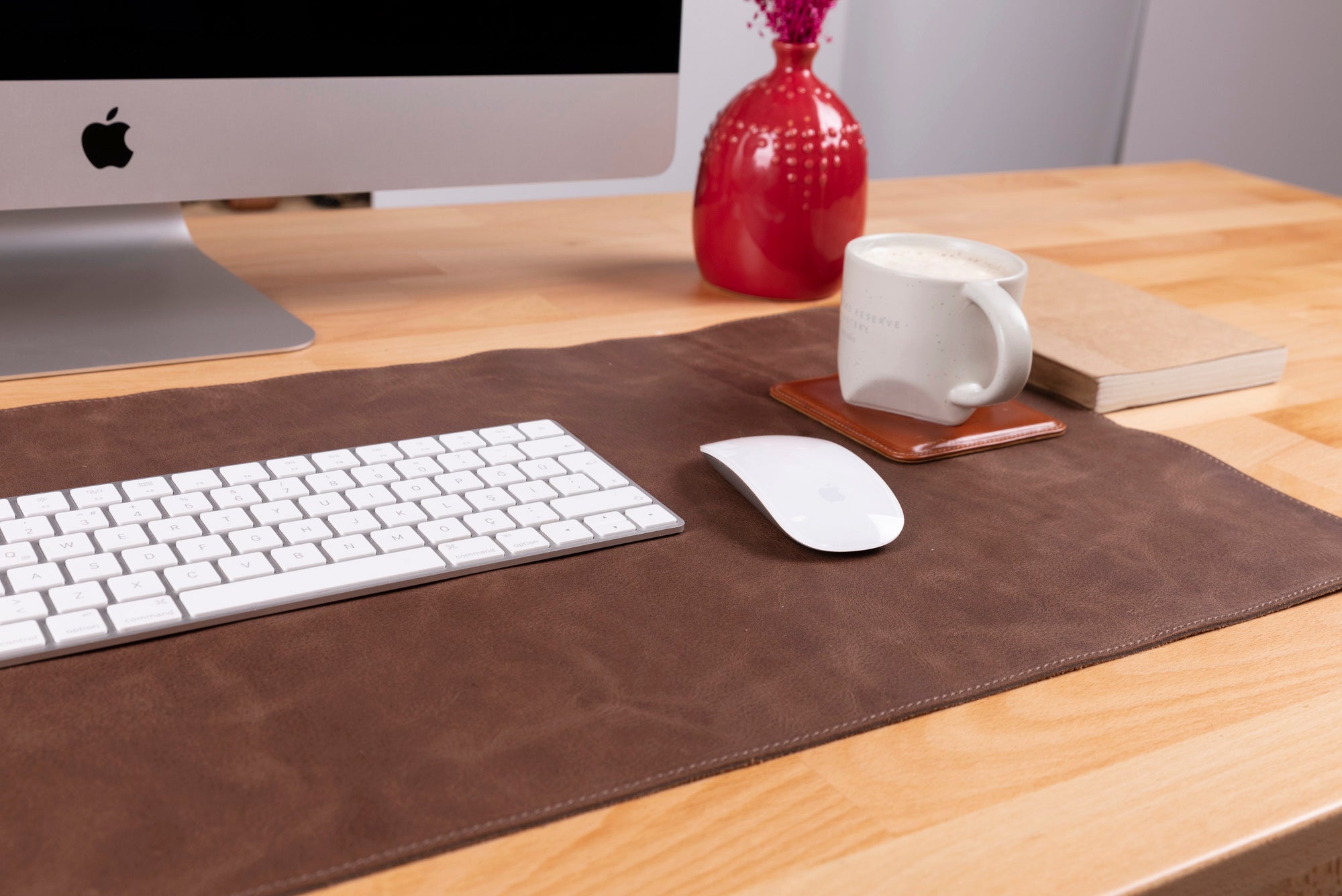 Still & Silent–Saddle Brown Large Gerçek Deri Desk Mat Macbook Altlığı(91X48Cm)