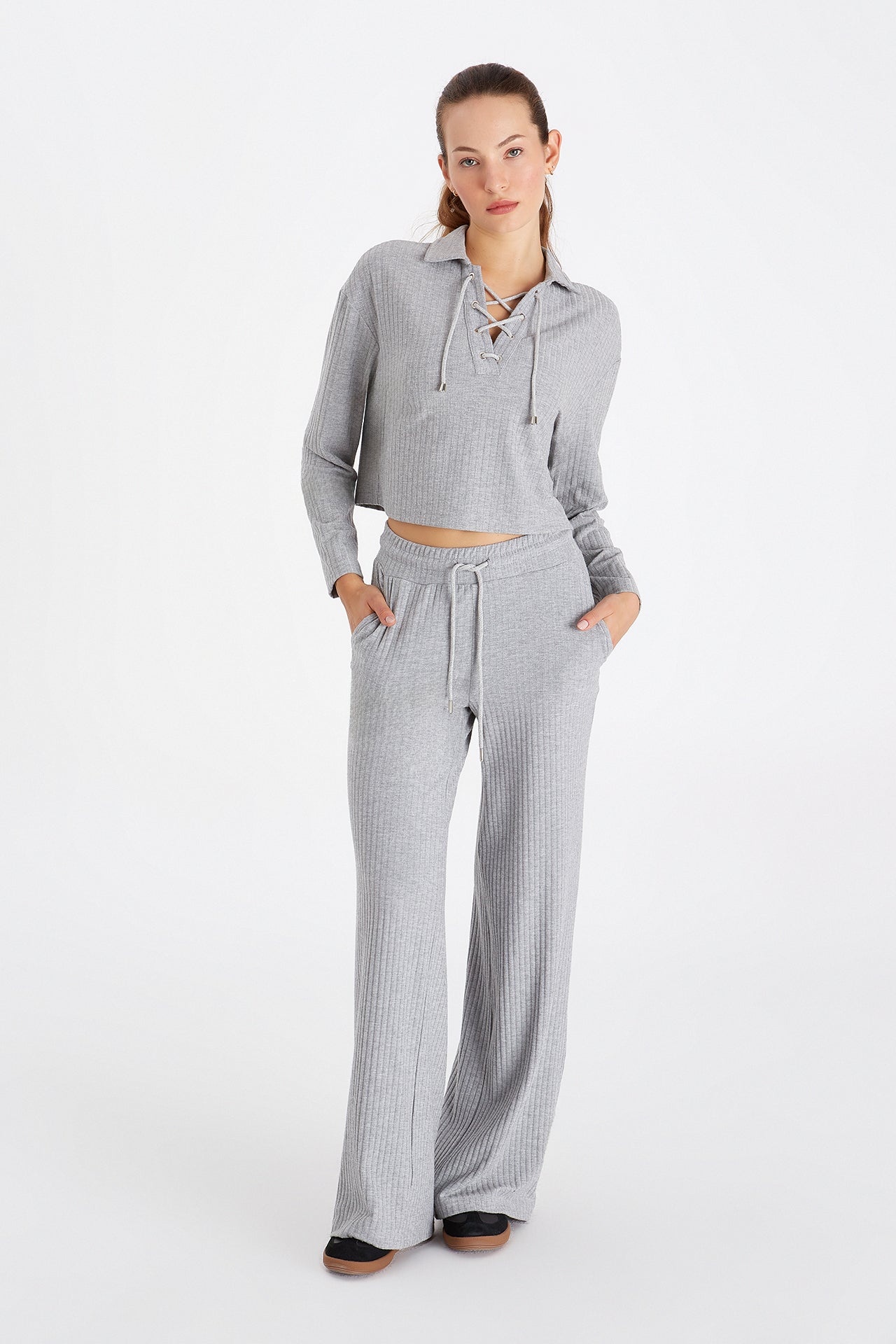 Boboist-Boboist Eva Sweatshirt Eva Bağcık Detaylı Sweatshirt-Sweatshirt-3-Milagron.com