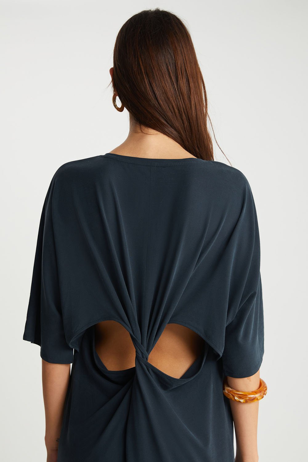 Boneqa Barcelona-Arka Detaylı Siyah Cupro Elbise-Elbise-4-Milagron.com