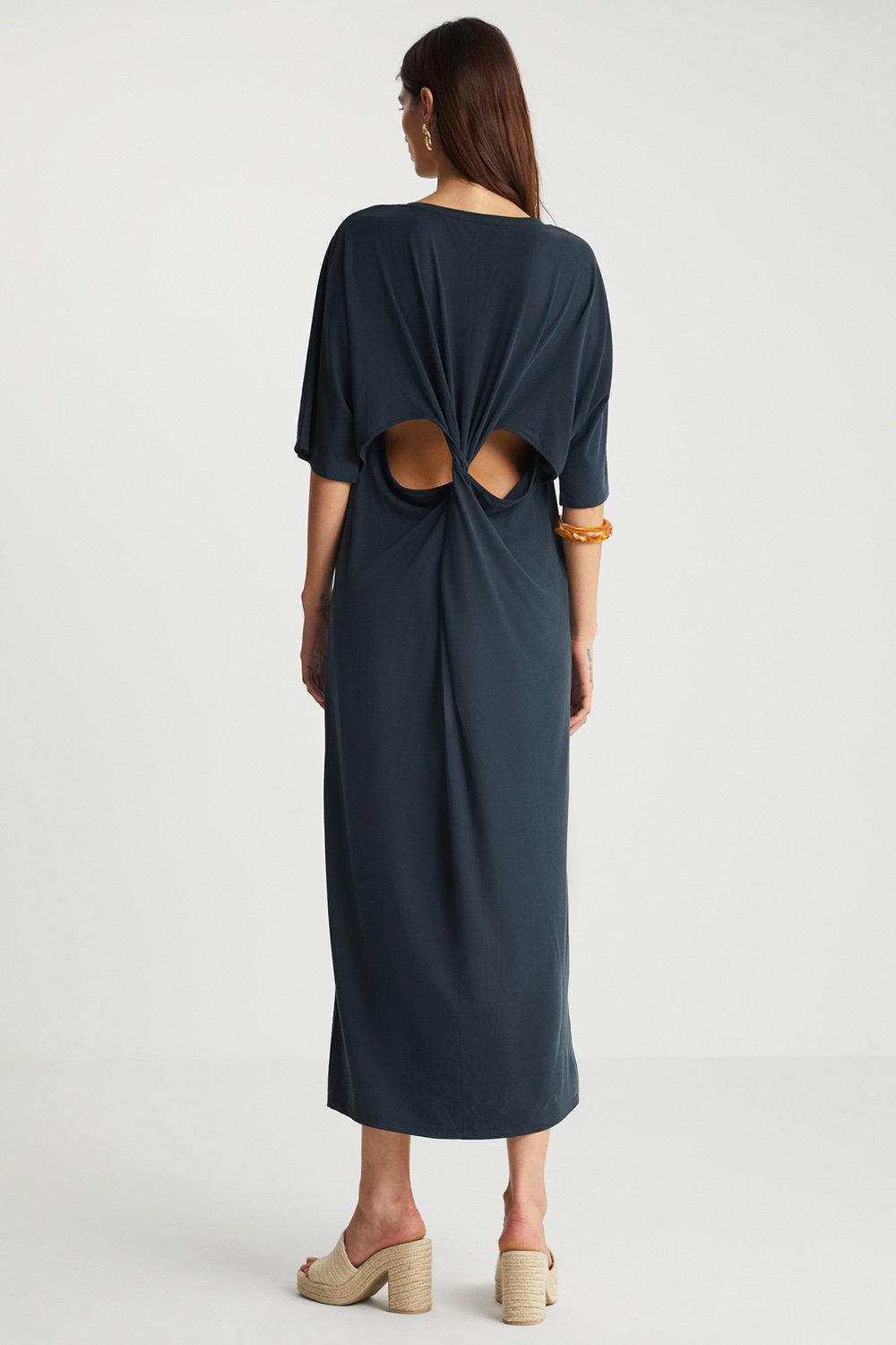 Boneqa Barcelona-Arka Detaylı Siyah Cupro Elbise-Elbise-5-Milagron.com