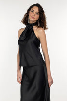 Boneqa Barcelona-Pileli Halter Yaka Siyah Bluz-Bluz-3-Milagron.com