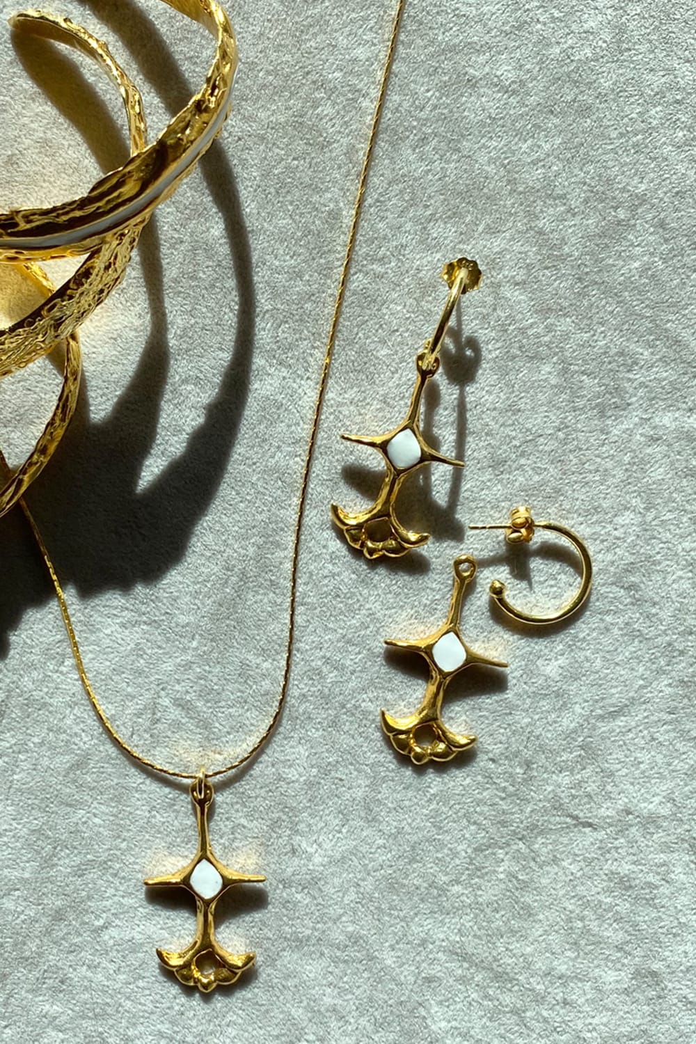 Brambuta-Ankh Beyaz Mineli Gold Küpe-Küpe-1-Milagron.com