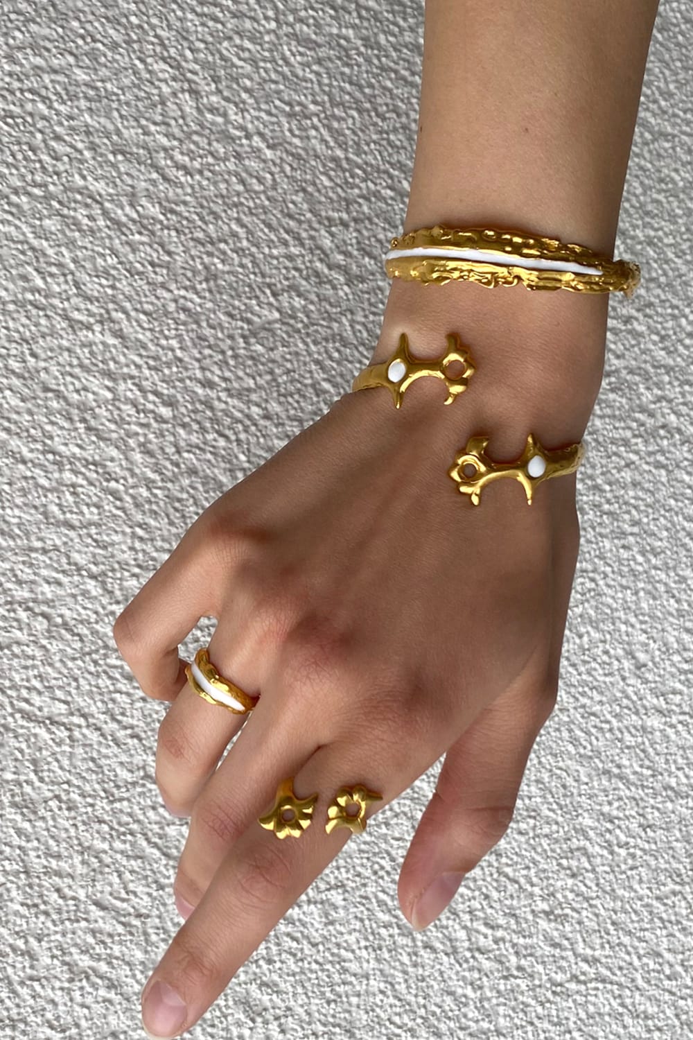 Brambuta-Enki Beyaz Mineli Gold Bileklik-Bileklik-3-Milagron.com