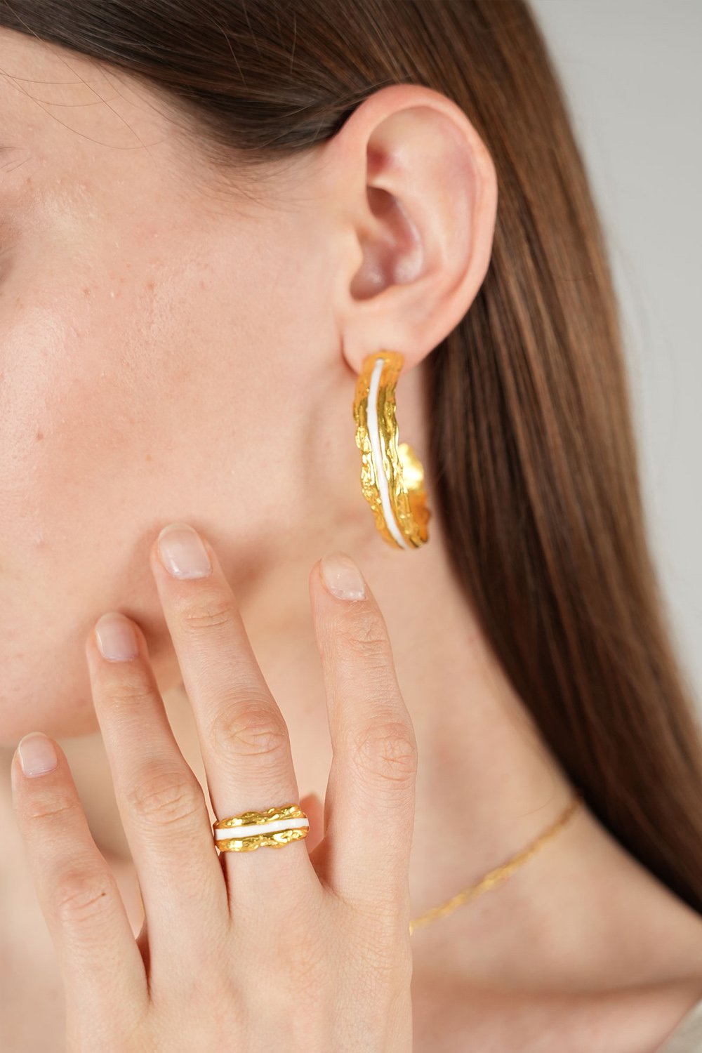 Brambuta-Enki Beyaz Mineli Gold Büyük Halka Küpe-Küpe-2-Milagron.com