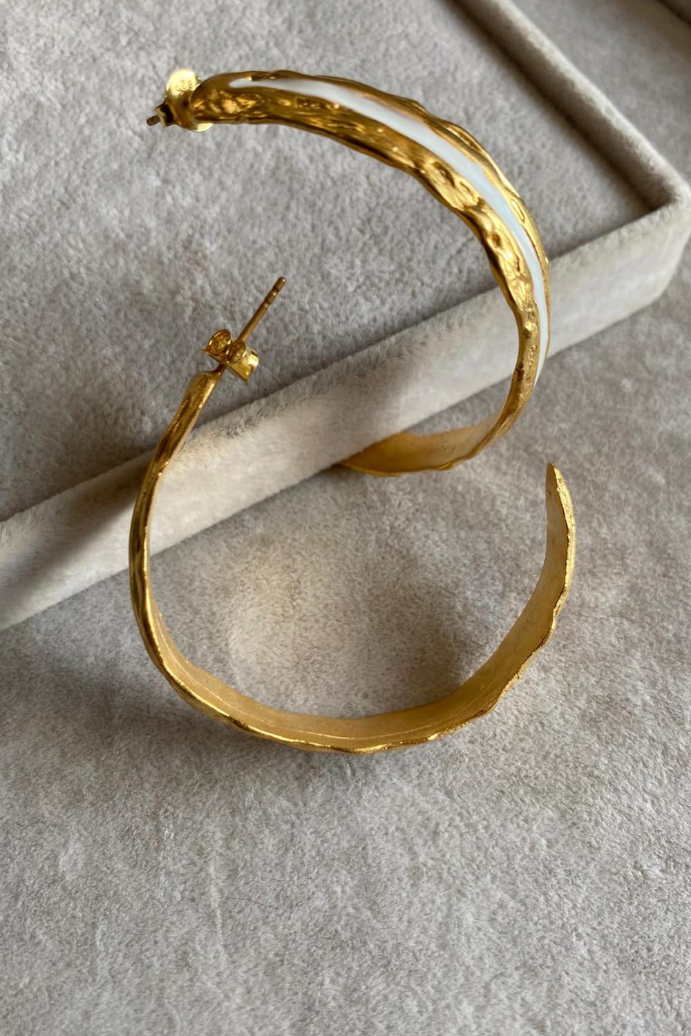 Brambuta-Enki Beyaz Mineli Gold Büyük Halka Küpe-Küpe-3-Milagron.com