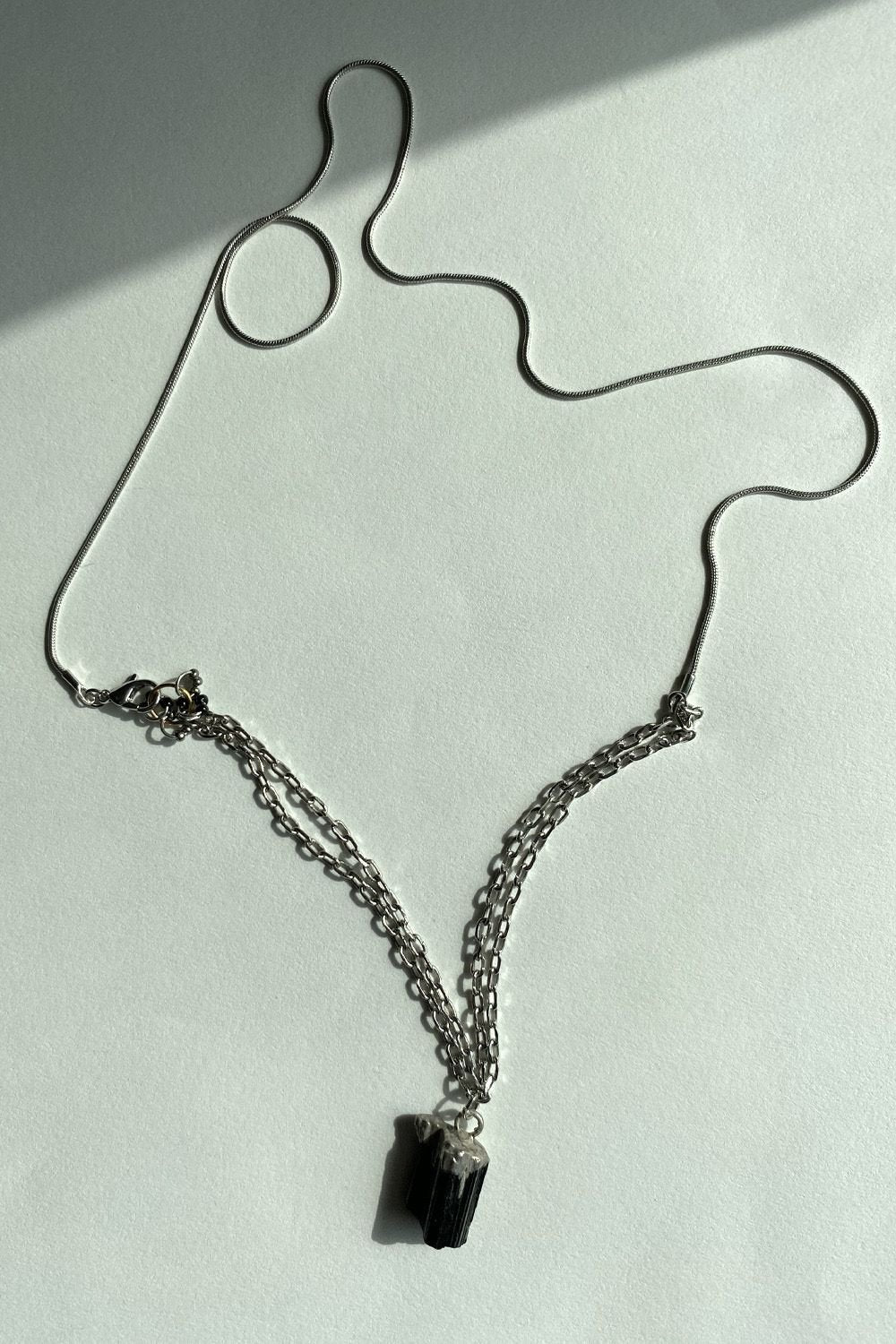 Brambuta-Siyah Turmalin Uzun Asimetrik Kolye-Kolye-2-Milagron.com