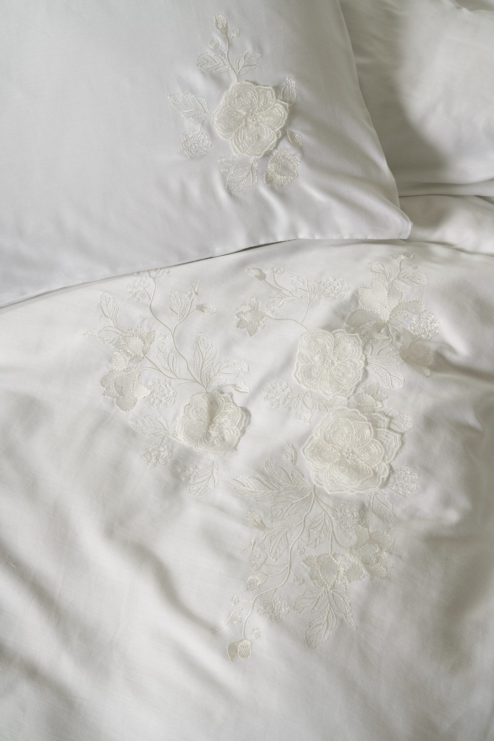 Cotton Box-3D Nakışlı Saten Çift Kişilik Nevresim Takımı Gembira Beyaz-Nevresim Takımı-2-Milagron.com