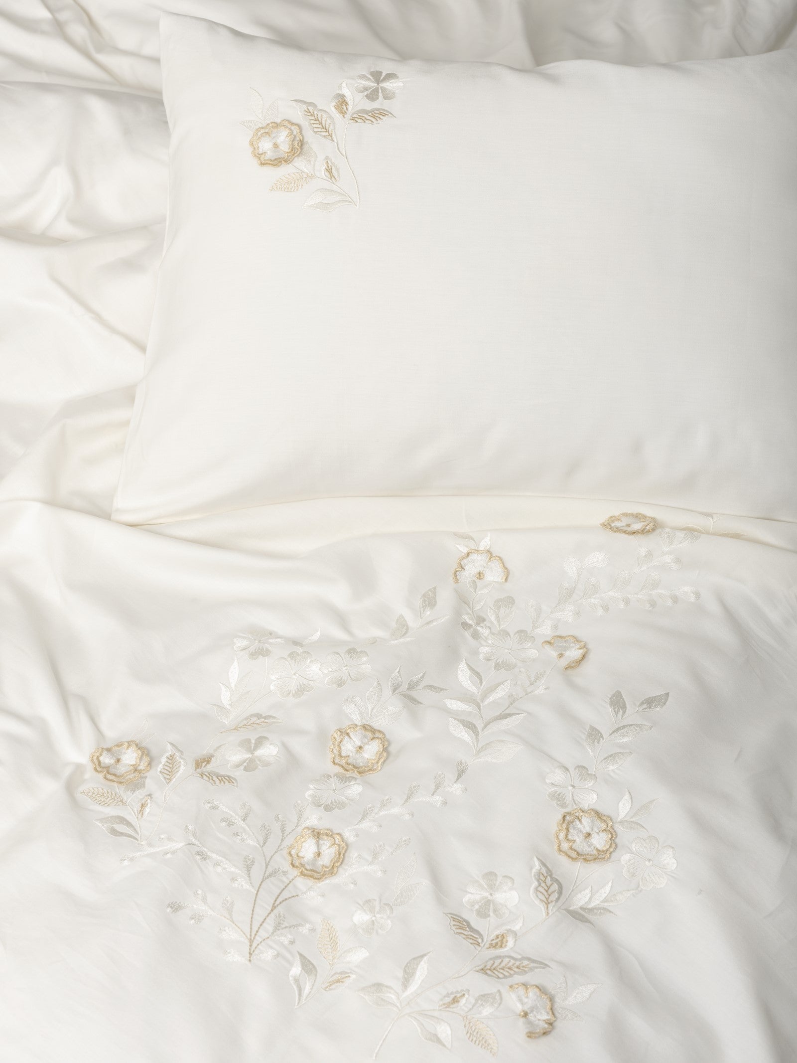  3D Nakışlı Saten Çift Kişilik Nevresim Takımı Gilded Ekru
